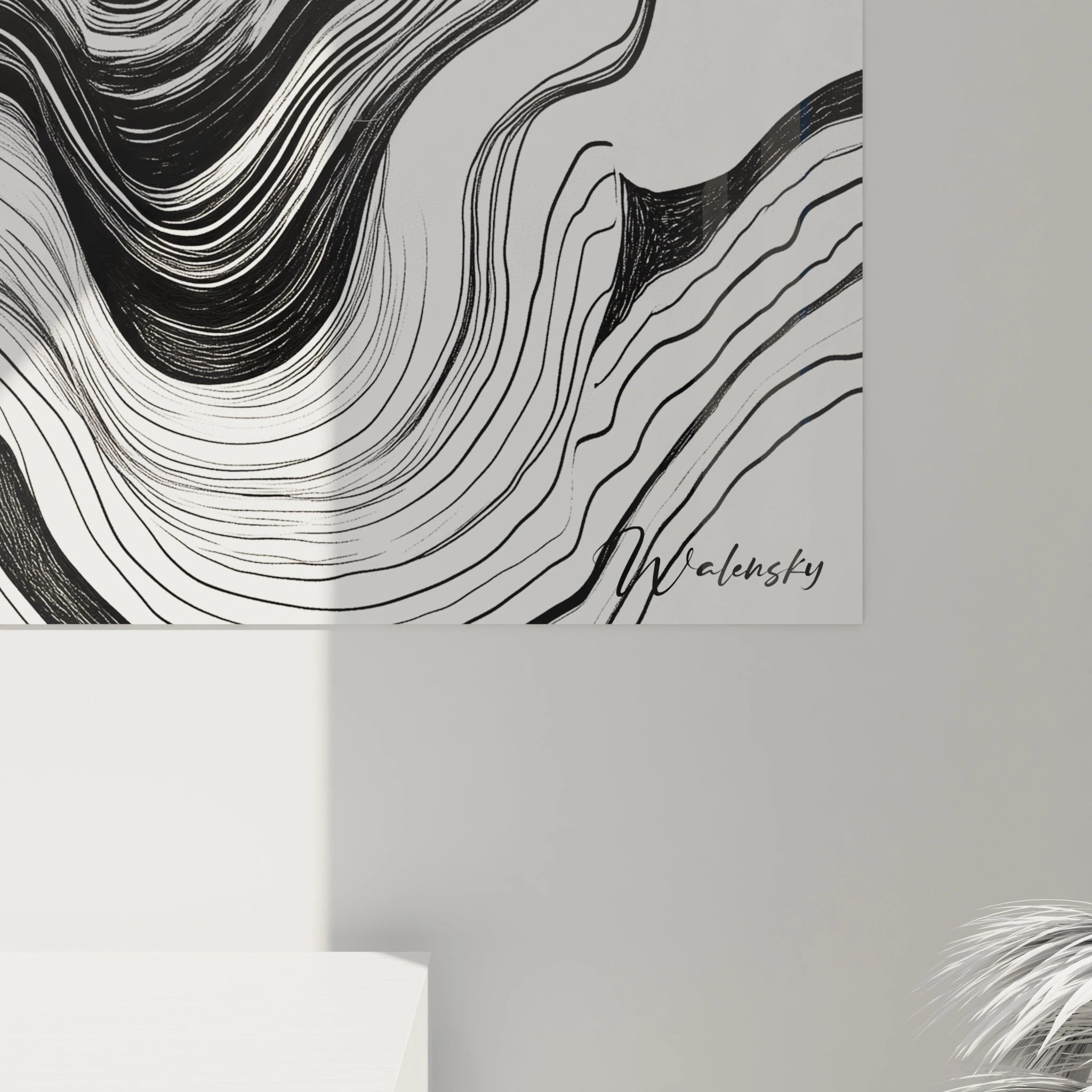 Un tableau abstrait monochrome constitué de rayures noir et blanc formant des vagues sinueuses qui traversent l'espace pictural. Les lignes parallèles créent une texture visuelle hypnotique où les ondulations génèrent une impression de mouvement perpétuel, avec des variations subtiles d'épaisseur renforçant l'effet de profondeur.
