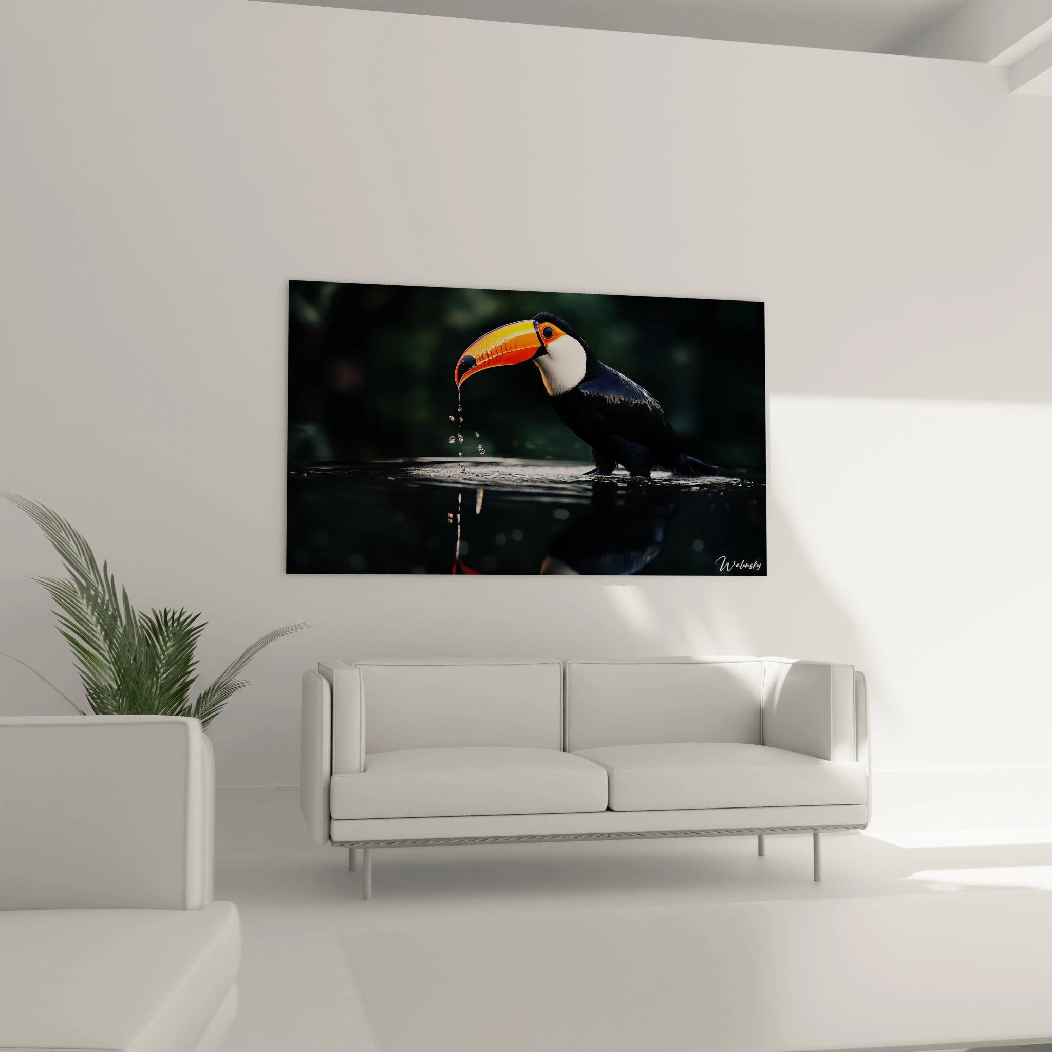 Un tableau toucan présentant un gros plan de profil sur cet oiseau exotique au-dessus d'une surface d'eau. Les teintes dominantes noir, blanc et orange créent un fort contraste, tandis que les gouttes d'eau suspendues ajoutent un effet dynamique.
