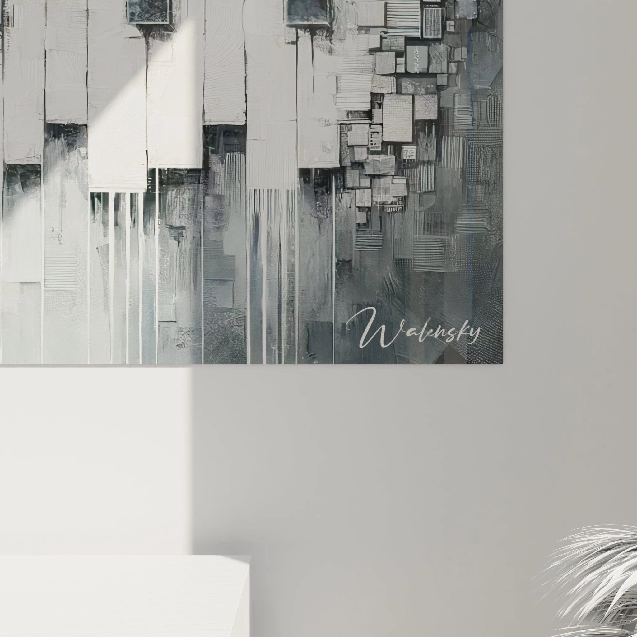 Un tableau abstrait centré sur des touches de piano fragmentées, sur fond gris et blanc, avec des détails en doré et bleu, et des textures en relief de carrés et lignes fines.


