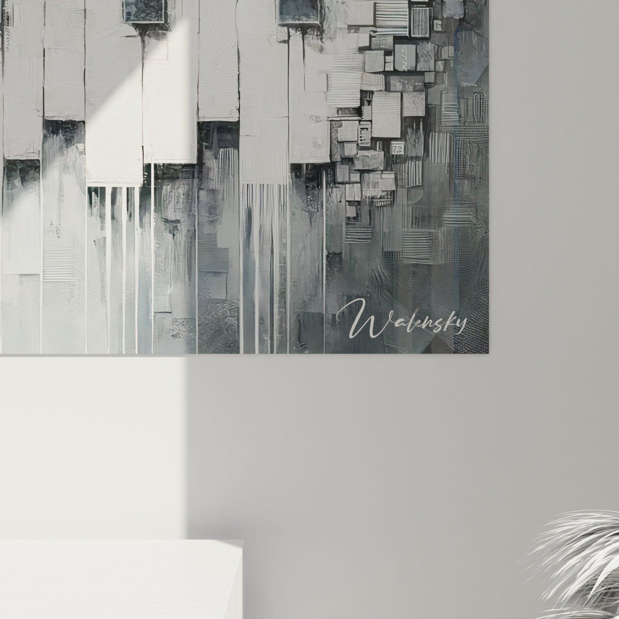 Un tableau abstrait centré sur des touches de piano fragmentées, sur fond gris et blanc, avec des détails en doré et bleu, et des textures en relief de carrés et lignes fines.


