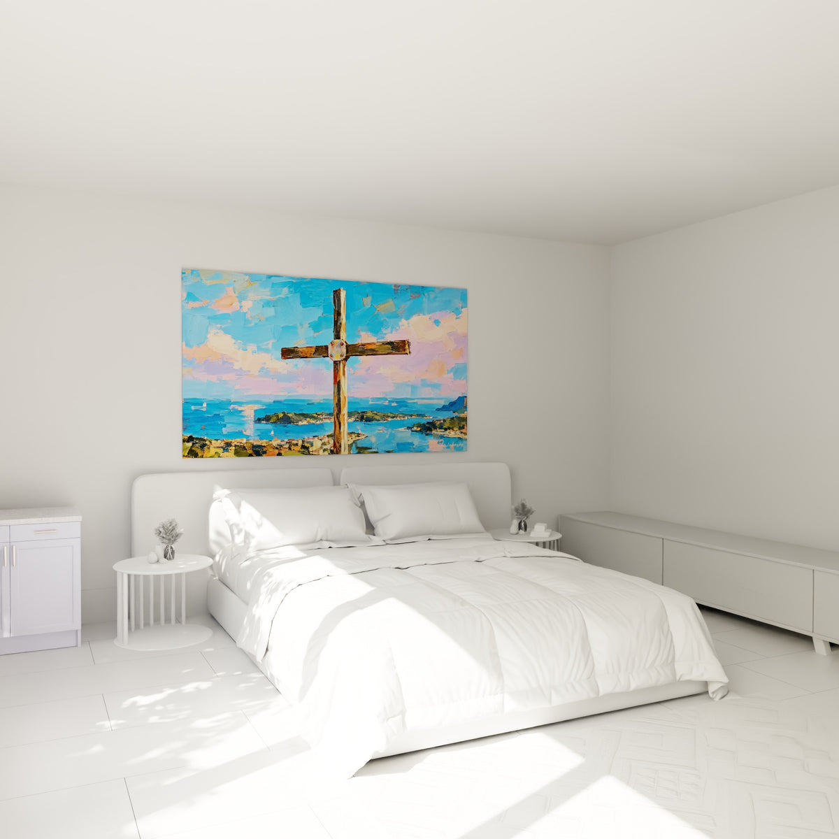 Baie méditerranéenne et croix ocre peintes en larges touches, au-dessus d'un lit dans une chambre claire