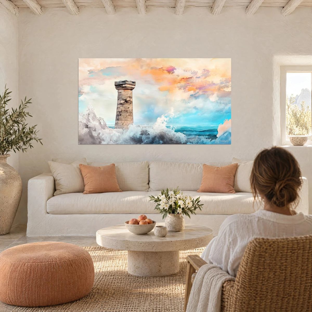 Gemälde Turm aus Stein über schäumenden Wellen, orangefarbener und türkisfarbener Himmel, über einem Sofa in einem hellen Wohnzimmer