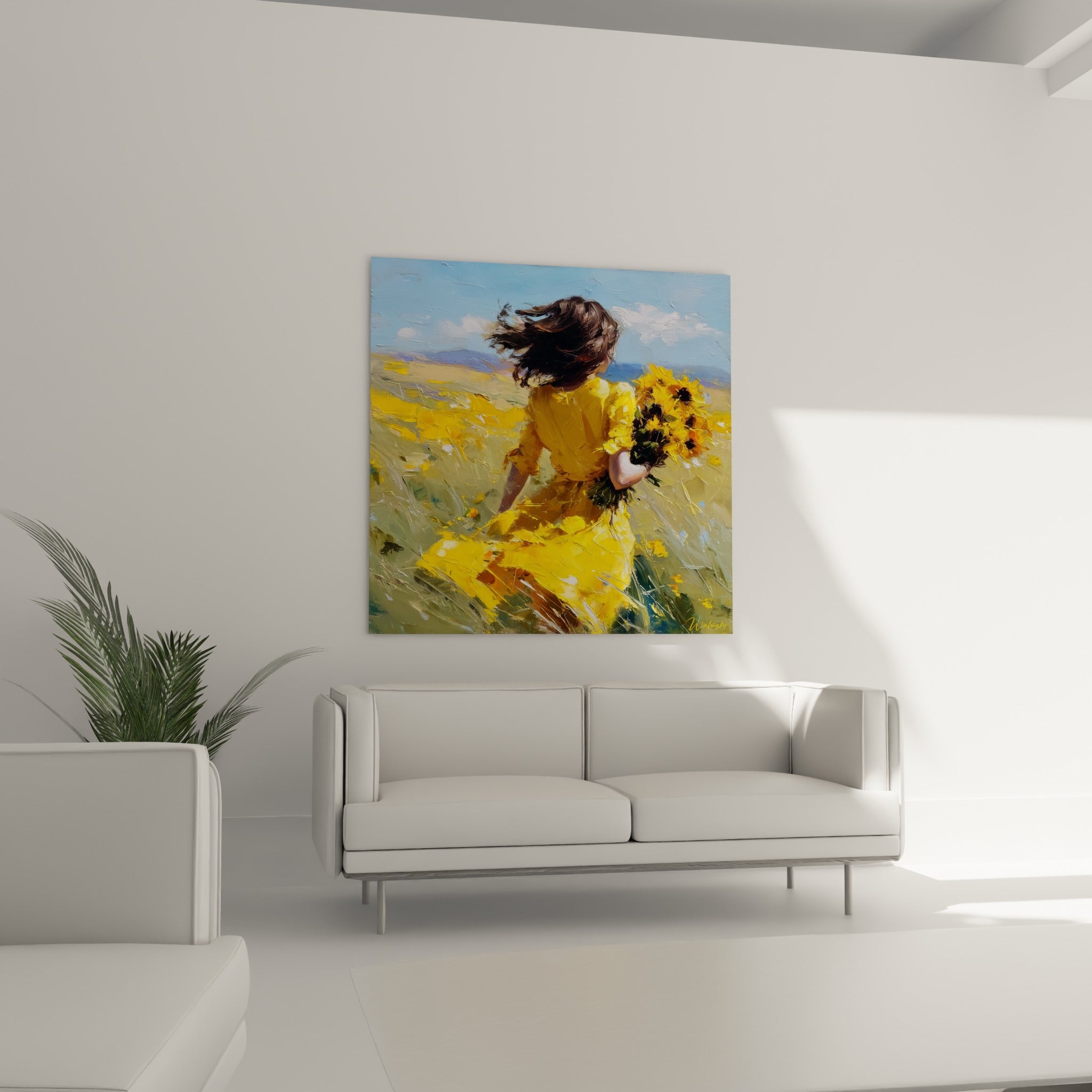Course d'une femme en robe jaune dans les herbes ocre, au-dessus d'un canapé dans un salon lumineux