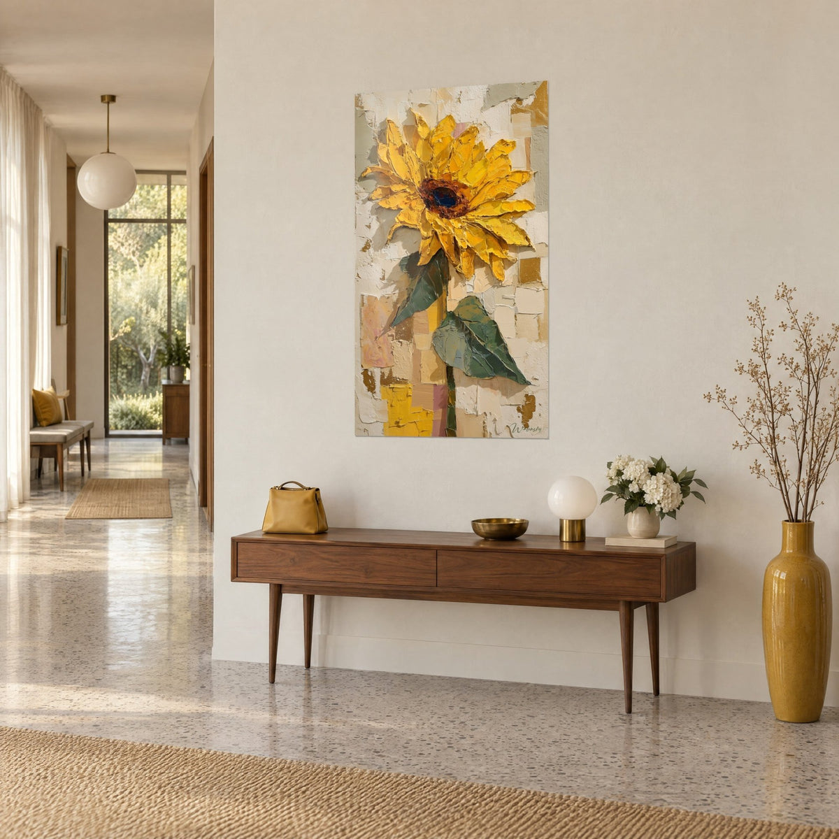Quadro girasole in rilievo, petali dorati e foglie verde abete su sfondo avorio a quadretti, parete di un corridoio di una casa anni '50