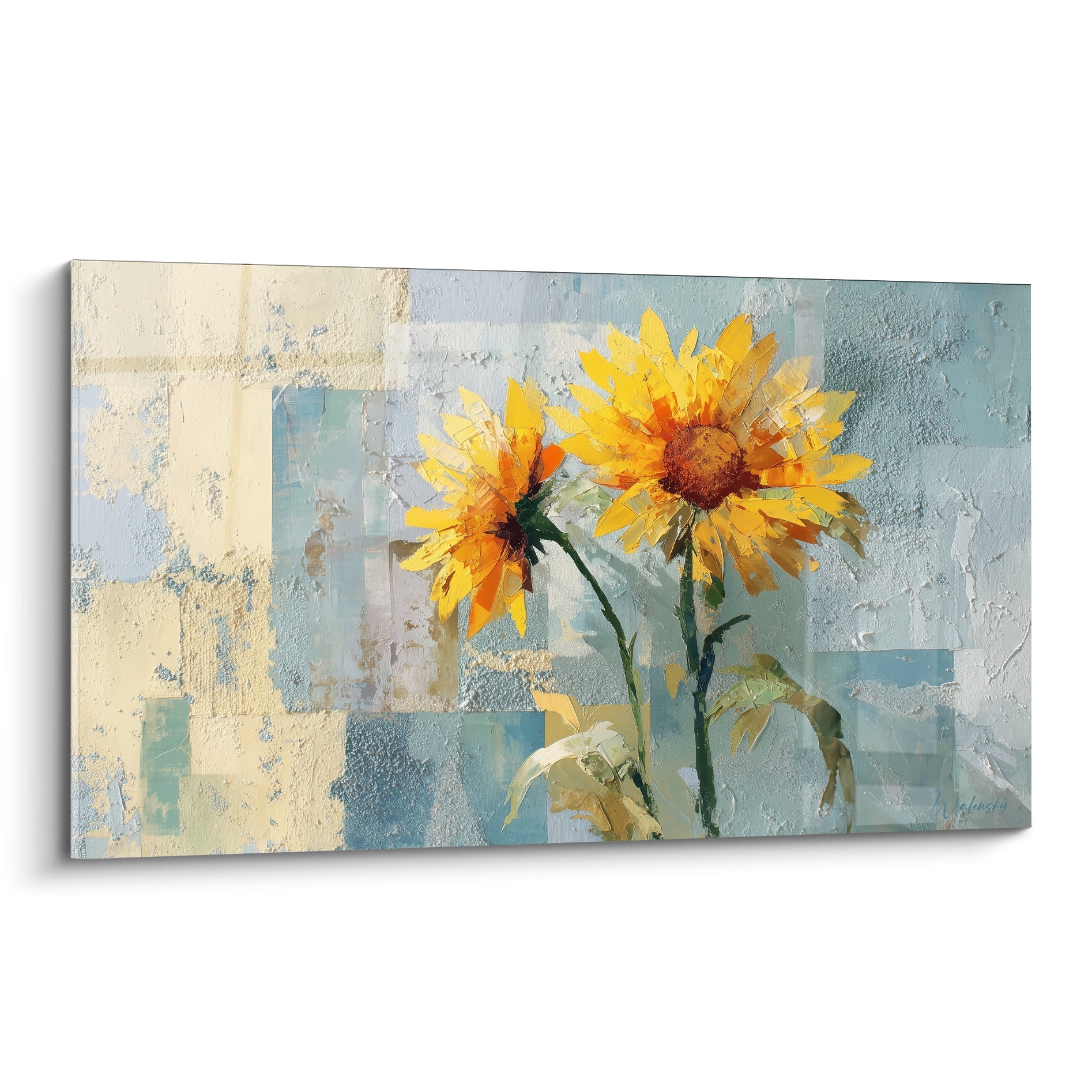 Tournesol jaune vif et orangé aux pétales texturées sur fond bleu pastel patiné