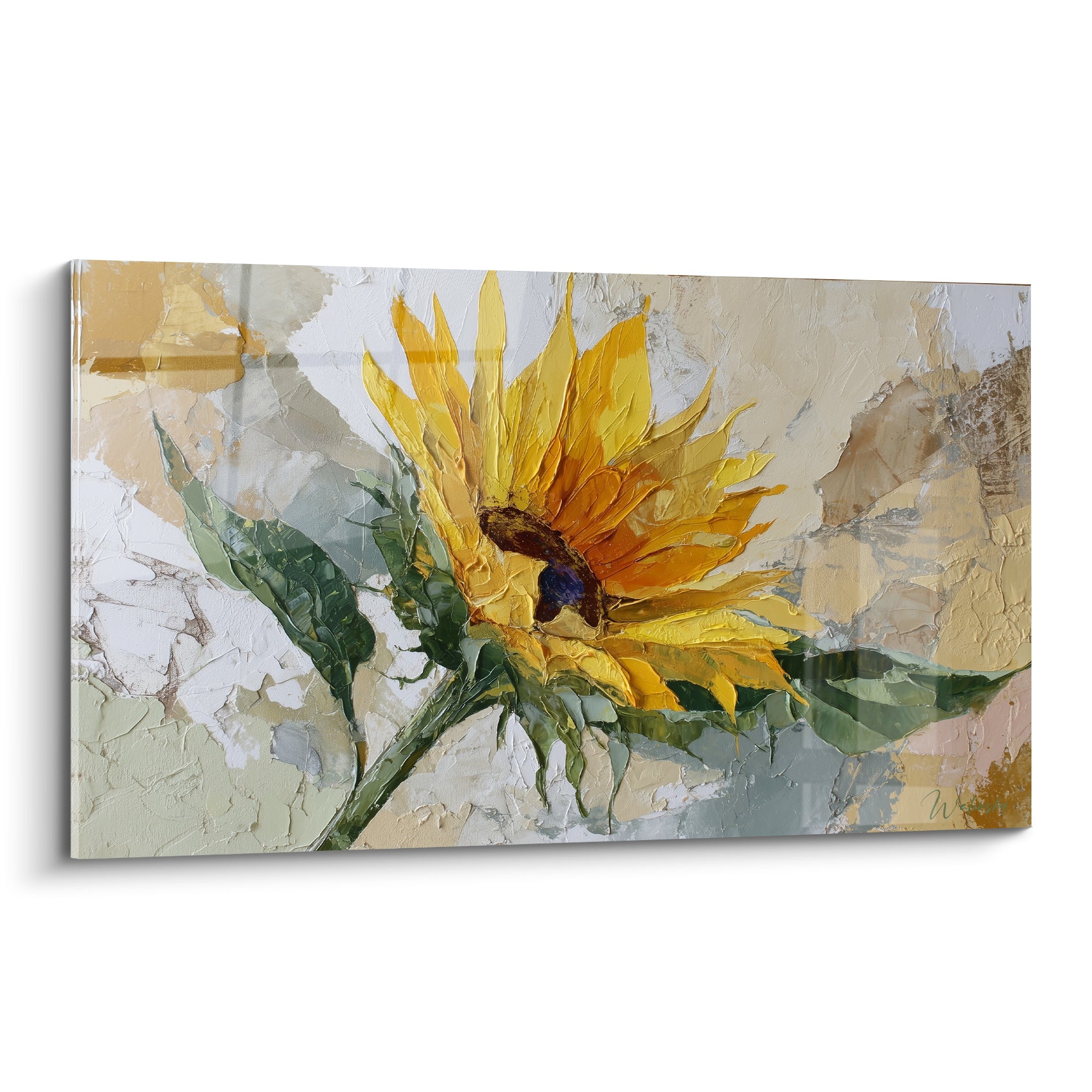 Tournesol jaune et orangé aux pétales texturés, feuilles vert olive sur fond beige craquelé