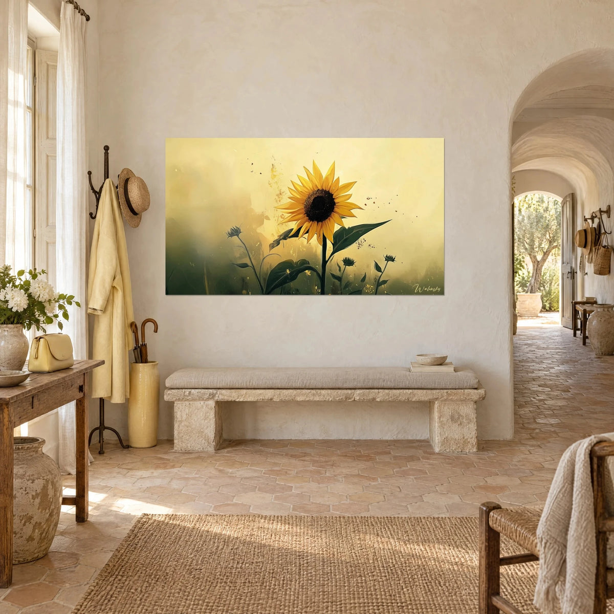 Cuadro flor de sol con pétalos azafrán sobre tallo erguido, neblina marfil y verde musgo, pared de un mas provenzal