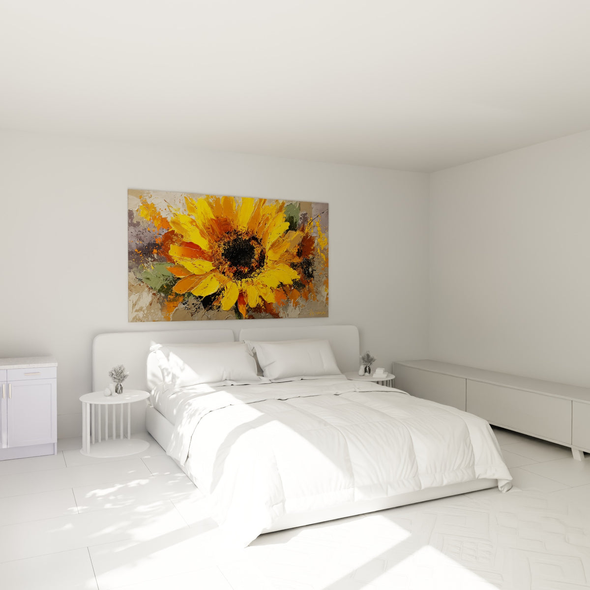 Fleur de tournesol orange et jaune au grain épais accrochée au-dessus d'un lit dans une chambre claire