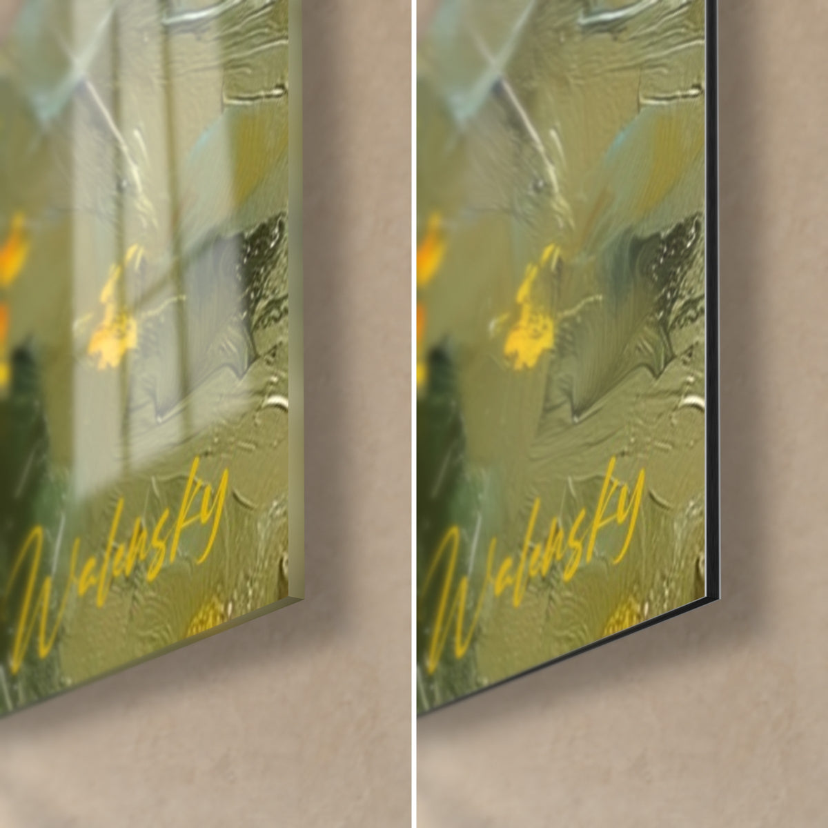 Schilderij hardloopster in een citroengele jurk, rechter onderhoek met gouden handtekening, glanzend glas links en mat zwart Dibond rechts
