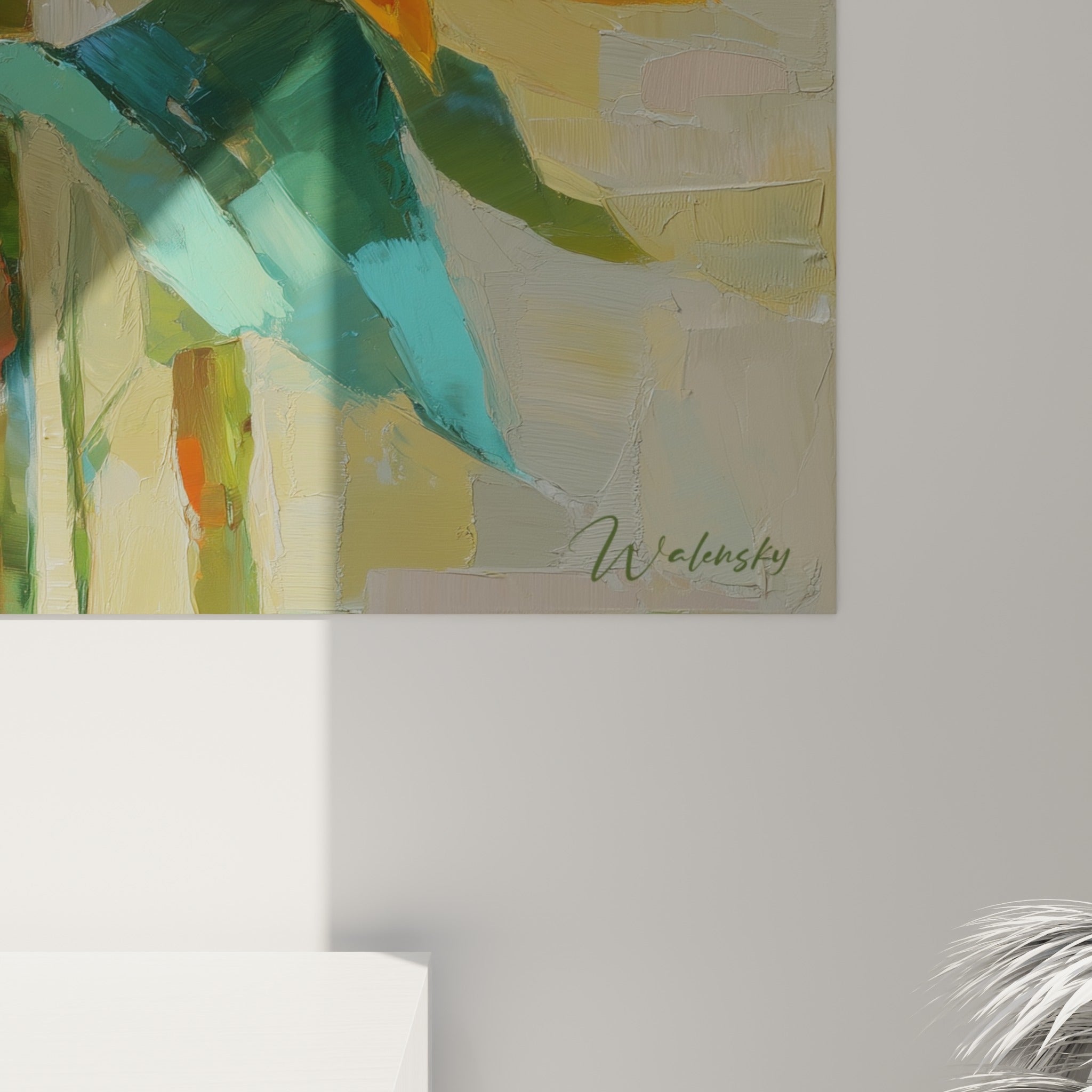 Empâtements dorés et coulures bleu marine visibles de près, matière peinte en relief sur toile crème
