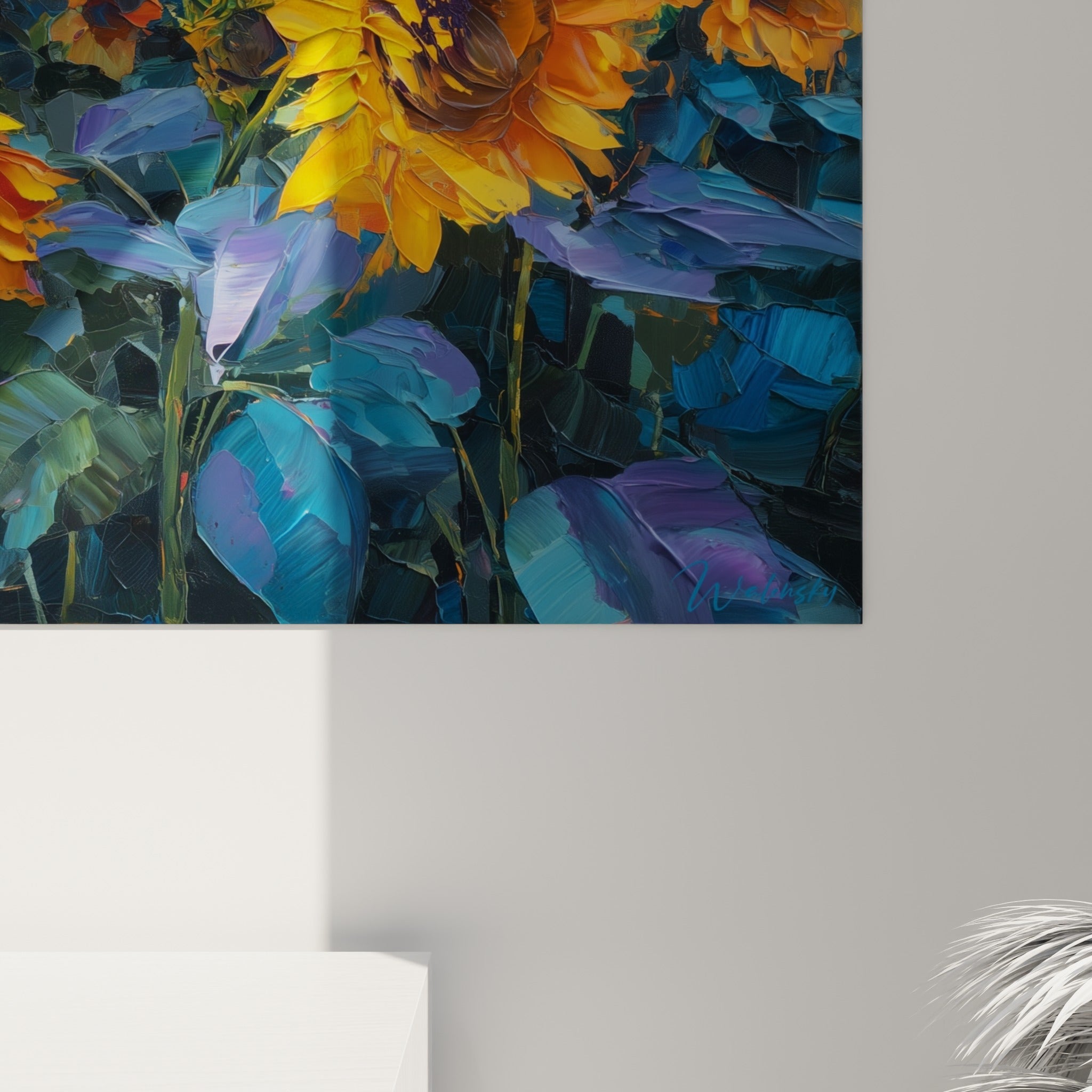 Empâtements épais de peinture jaune et brune révélant la texture des pétales de tournesol de près