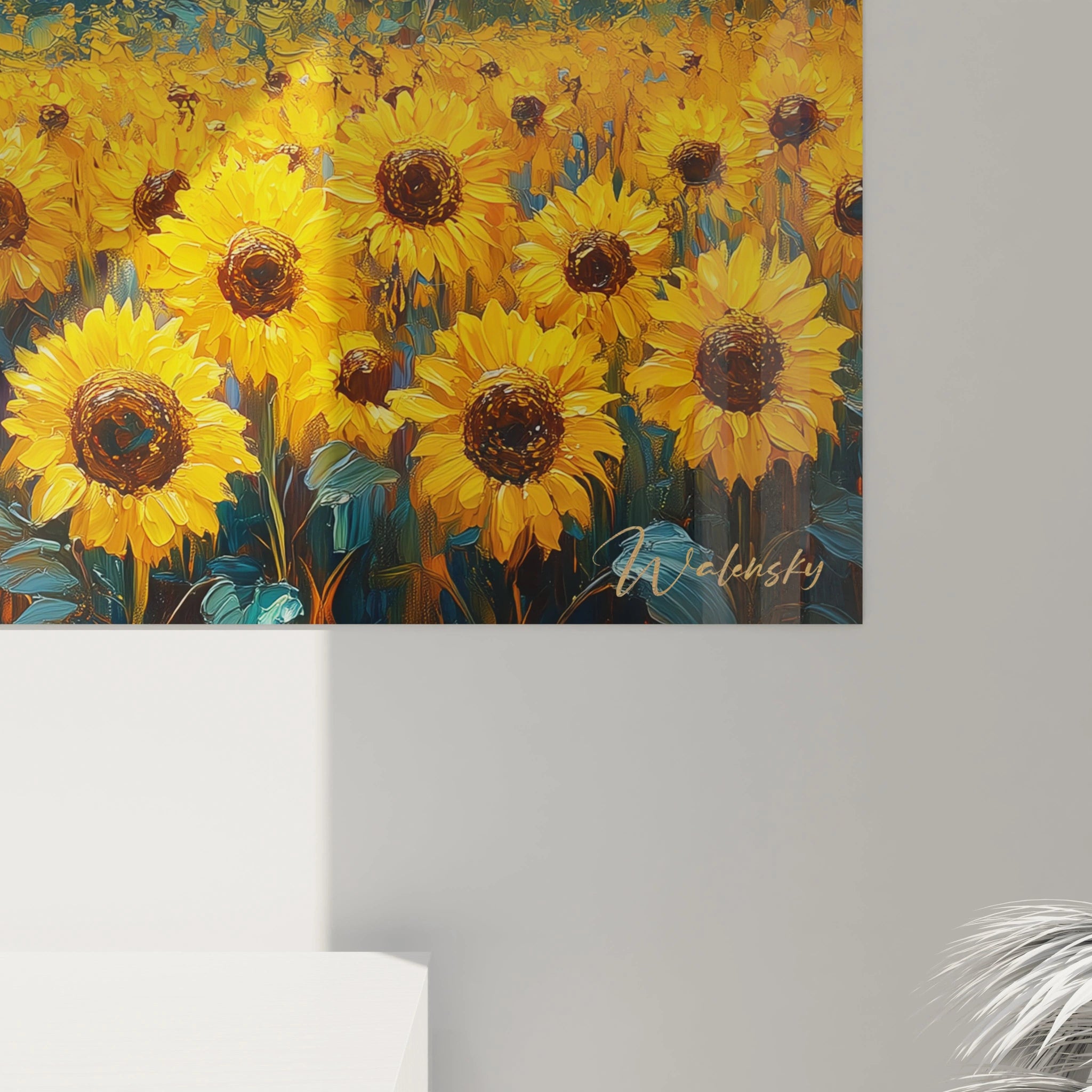 Tableau paysage combinant un champ de tournesols jaunes lumineux avec des montagnes alpines bleues et des arbres verts sur les côtés sous un ciel aux nuances bleues et blanches
