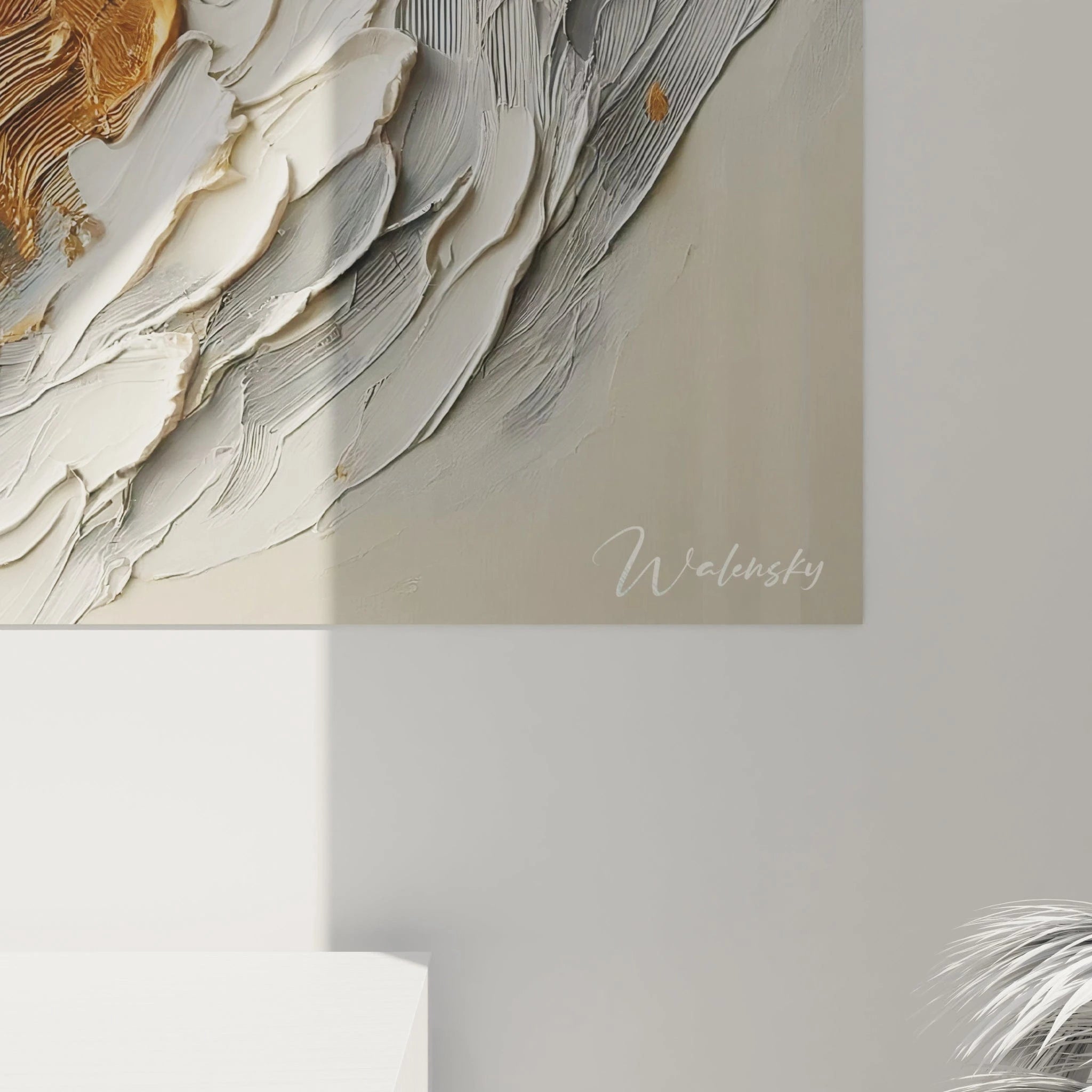 Un tableau abstrait présentant une composition texturée de peinture en relief, avec des couleurs dominantes or, vert profond, ivoire et gris clair, et des effets de mouvement linéaire.


