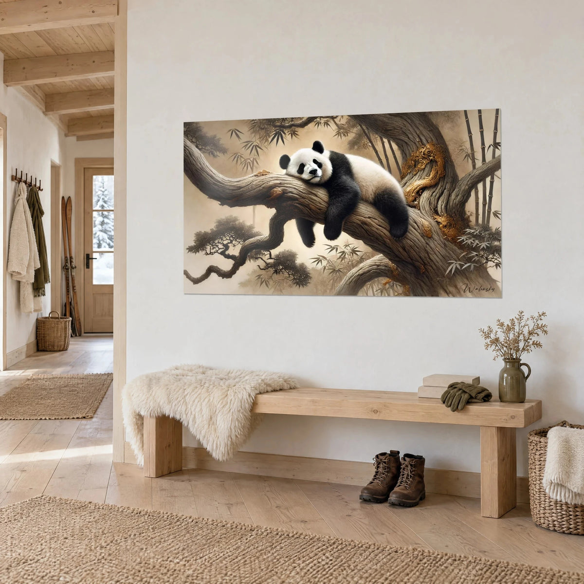 Tableau ours bambou paresseux, fourrure ivoire et noire sur écorce grise veinée d'or, banc en bois et chaussures de marche en chalet