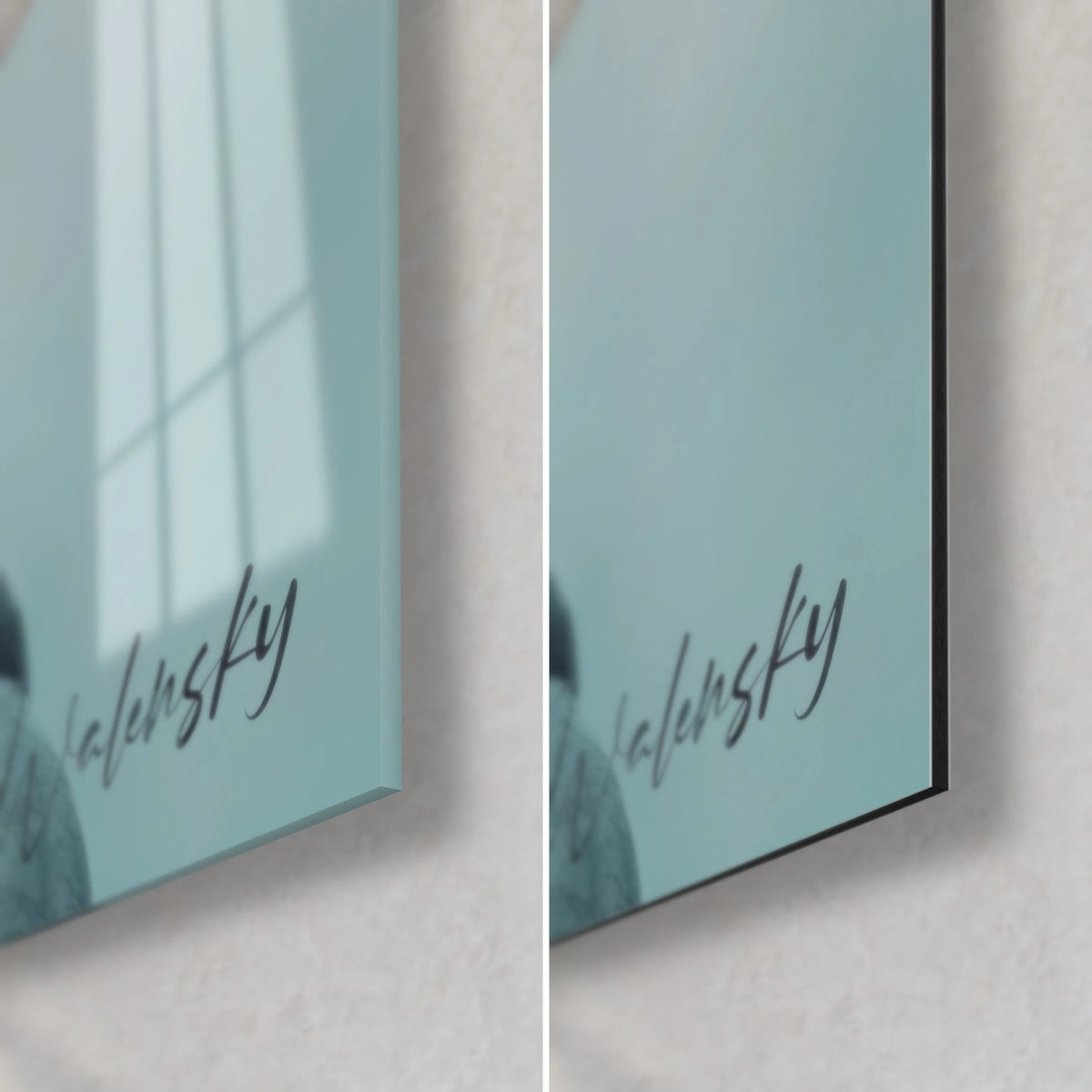 Quadro volto di Buddha in grigio-azzurro, angolo in basso a destra: vetro acrilico lucido a sinistra, Dibond nero opaco a destra, spessore 3 mm