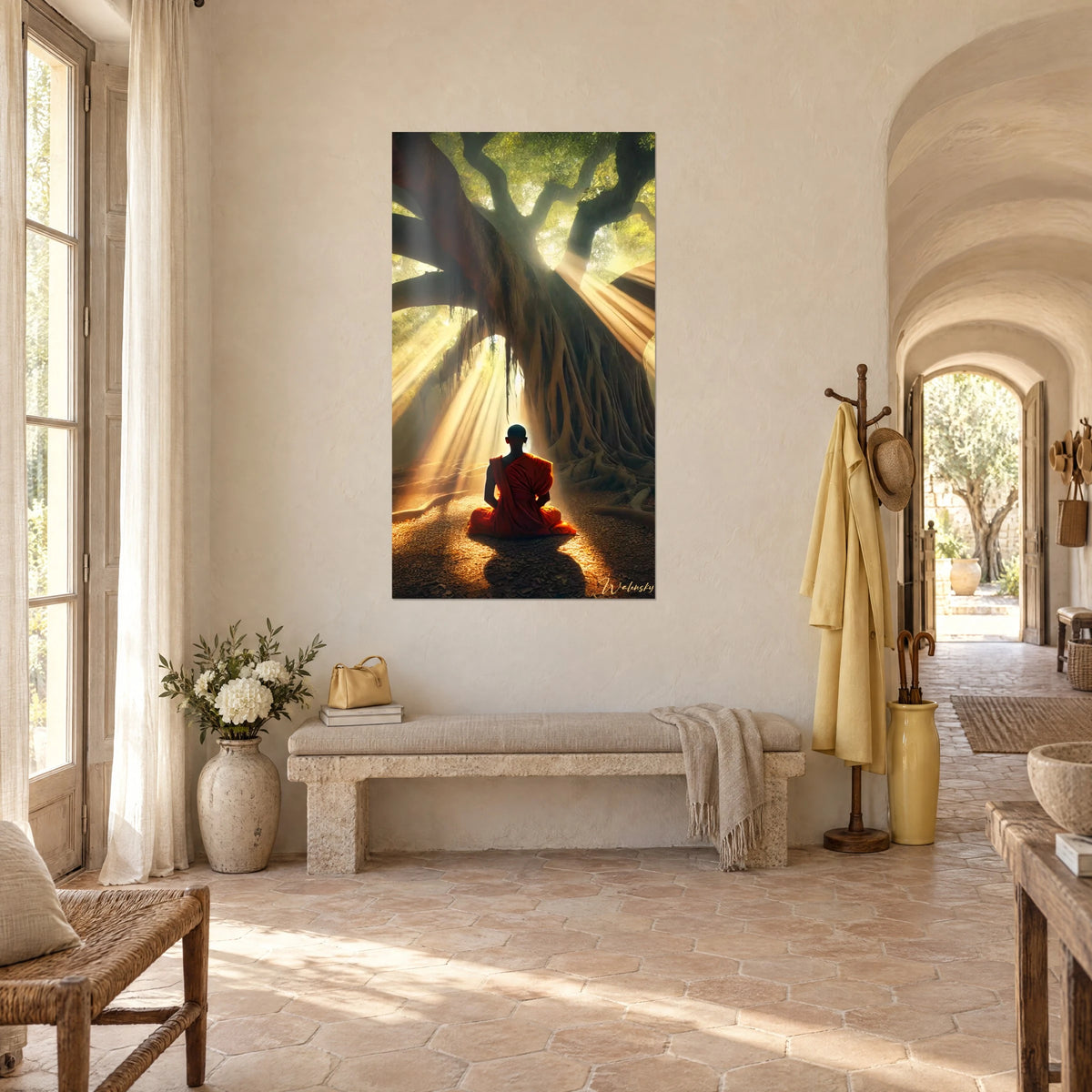 Cuadro de meditación bajo un árbol inmenso, raíces marrones en cascada y luz ámbar, pared crema de un pasillo abovedado en vista de tres cuartos