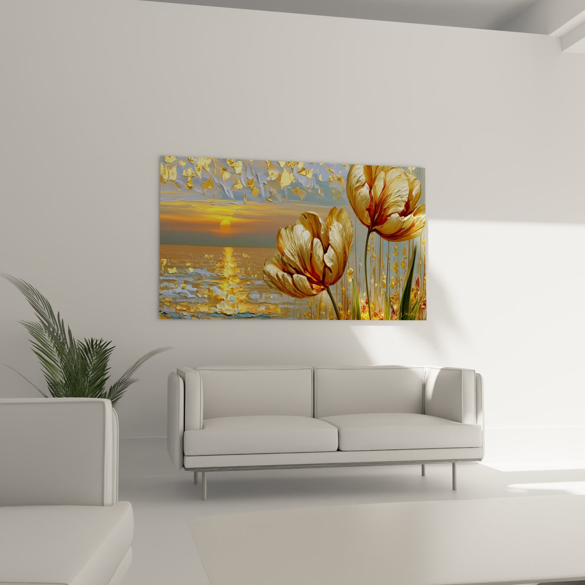 Fleurs dorées à reflets ambrés et fond bleu pastel ornent le mur au-dessus d'un canapé dans un salon lumineux