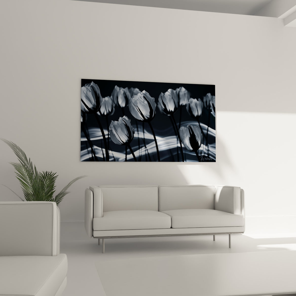 Bouquet de tulipes blanches et bleu anthracite au-dessus d'un canapé dans un salon lumineux