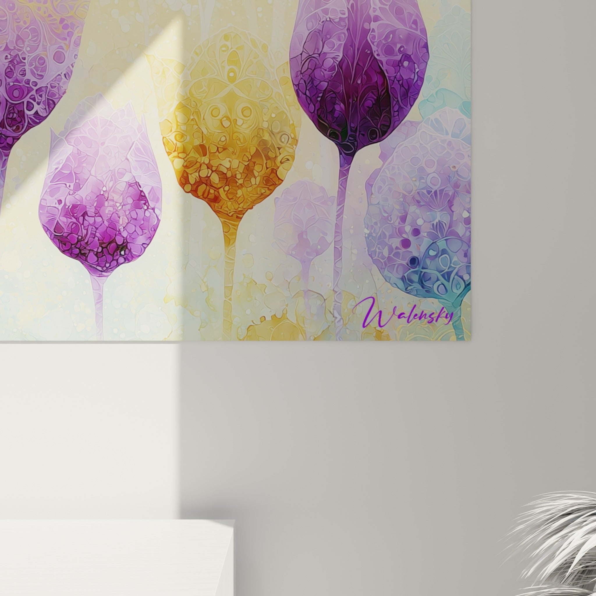 Empâtements dorés et coulures aquarelle violettes se mêlent dans la matière délicate de cette impression