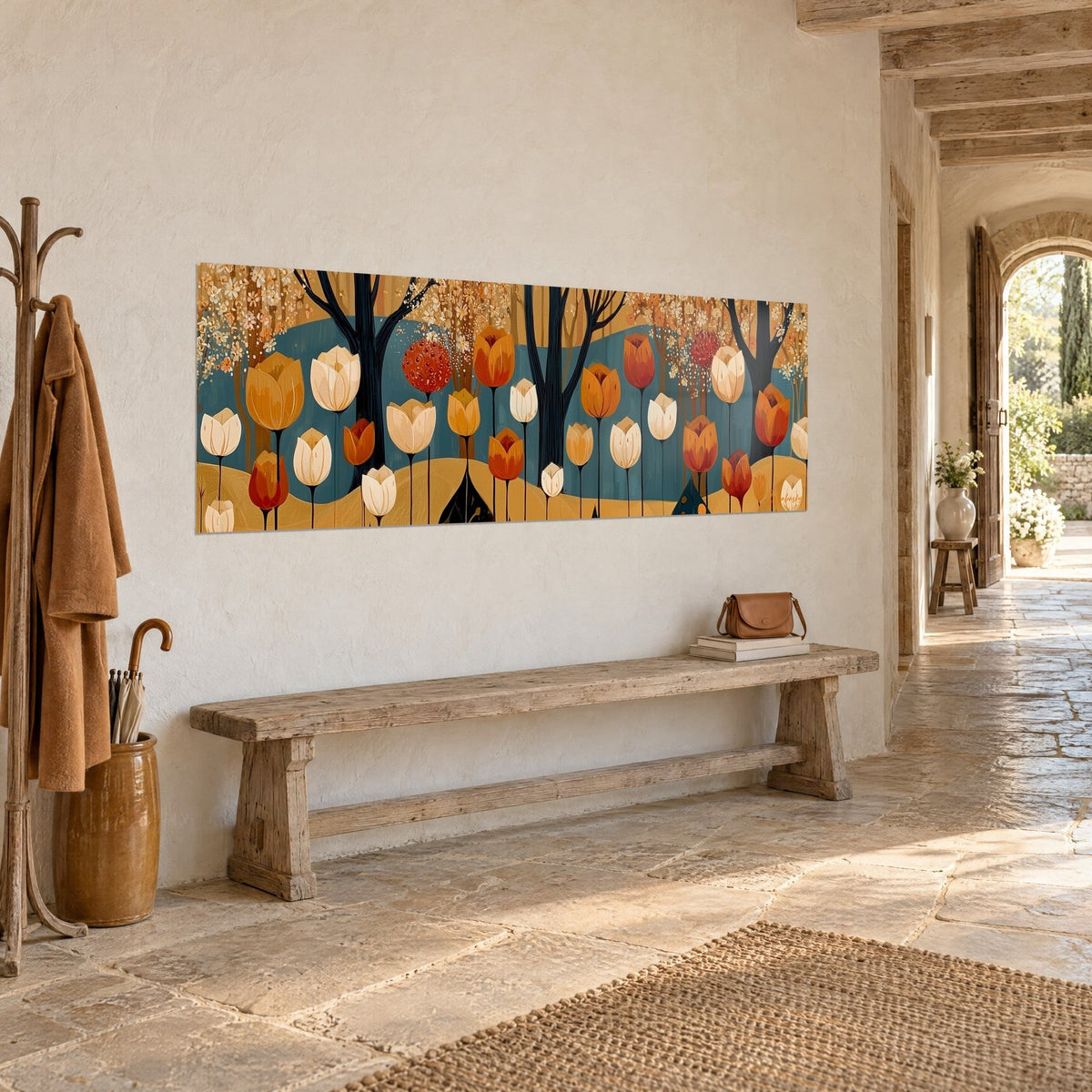 Quadro radura incantata con corolle arancio e avorio, alberi d'inchiostro su colline dorate, muro di pietra e panchina