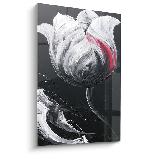 Tulipe blanche aux pétales sculptés, veine rouge vif, sur fond noir profond en pleine toile