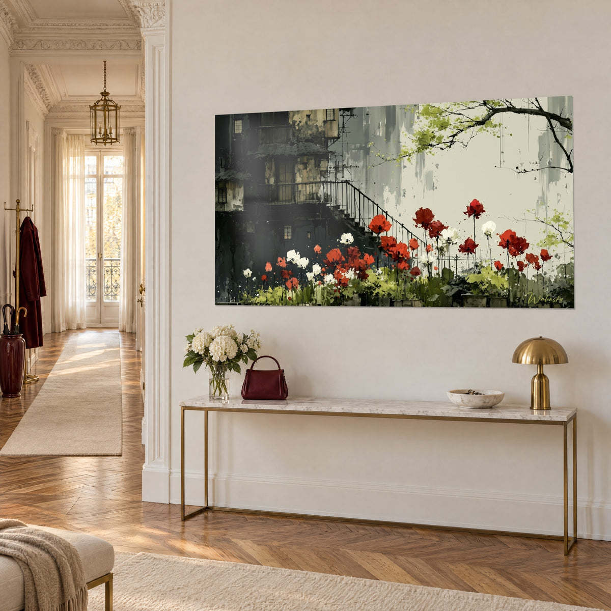 Tableau façade délabrée grise, rambarde métallique et pétales écarlates, accroché sur un mur beige près d'une console dorée