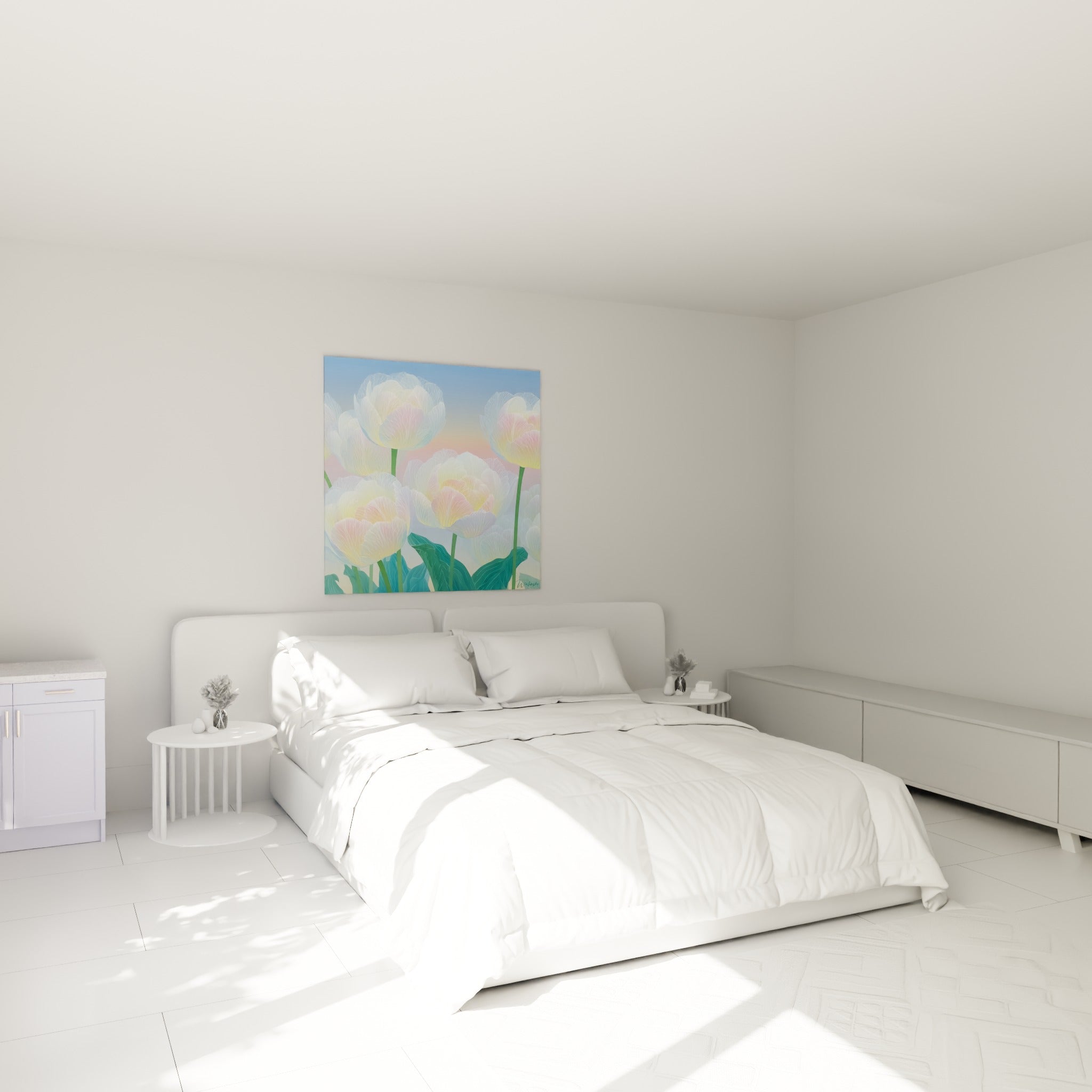 Bouquet de tulipes translucides rose et bleu pastel au-dessus d'un lit dans une chambre claire