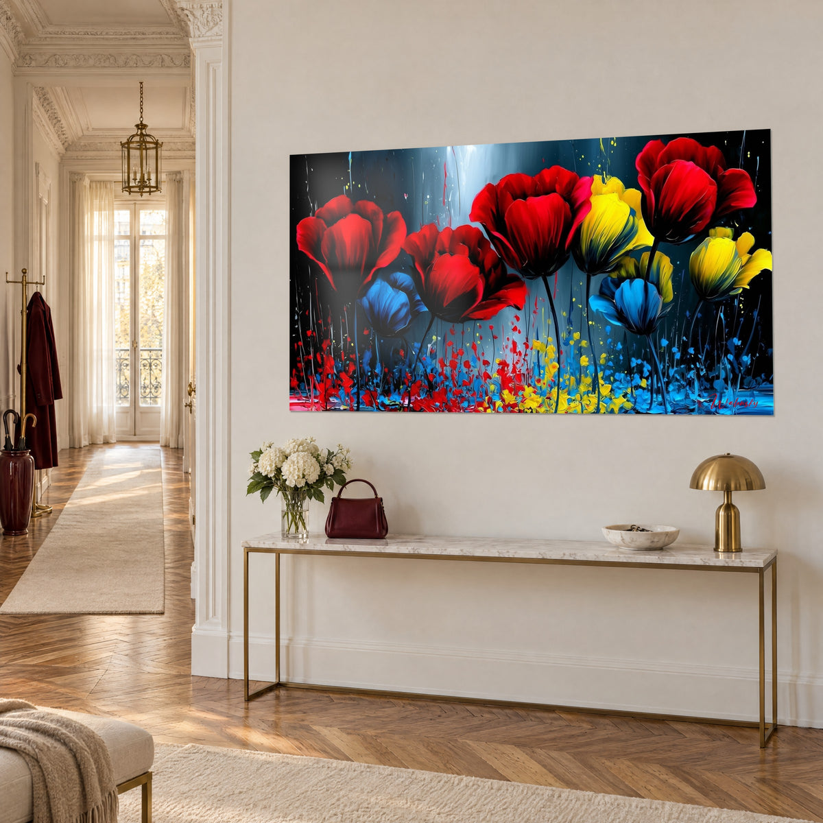 Tableau bouquet de pavots rouge vif et corolles safran, éclaboussures cobalt, sur une console dorée haussmannienne