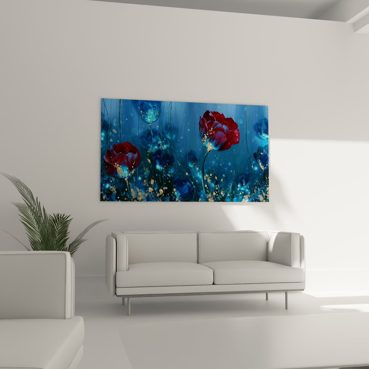 Corolles rouges et bleu marine étoilées d'or, disposées au-dessus d'un canapé dans un salon lumineux