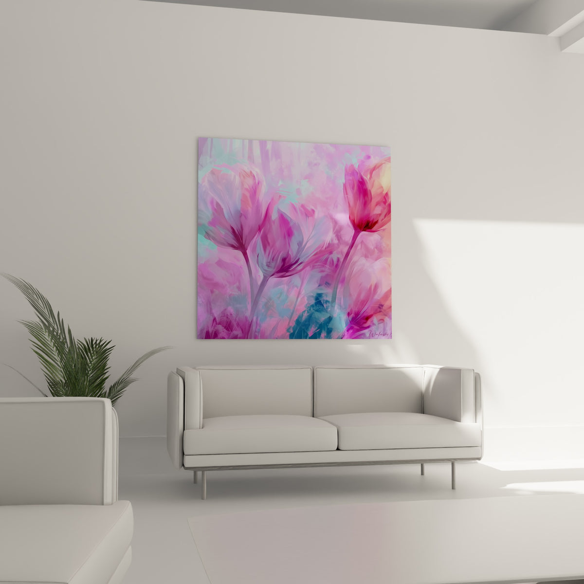 Fleurs de tulipes roses et bleu pastel disposées au-dessus d'un canapé dans un salon lumineux