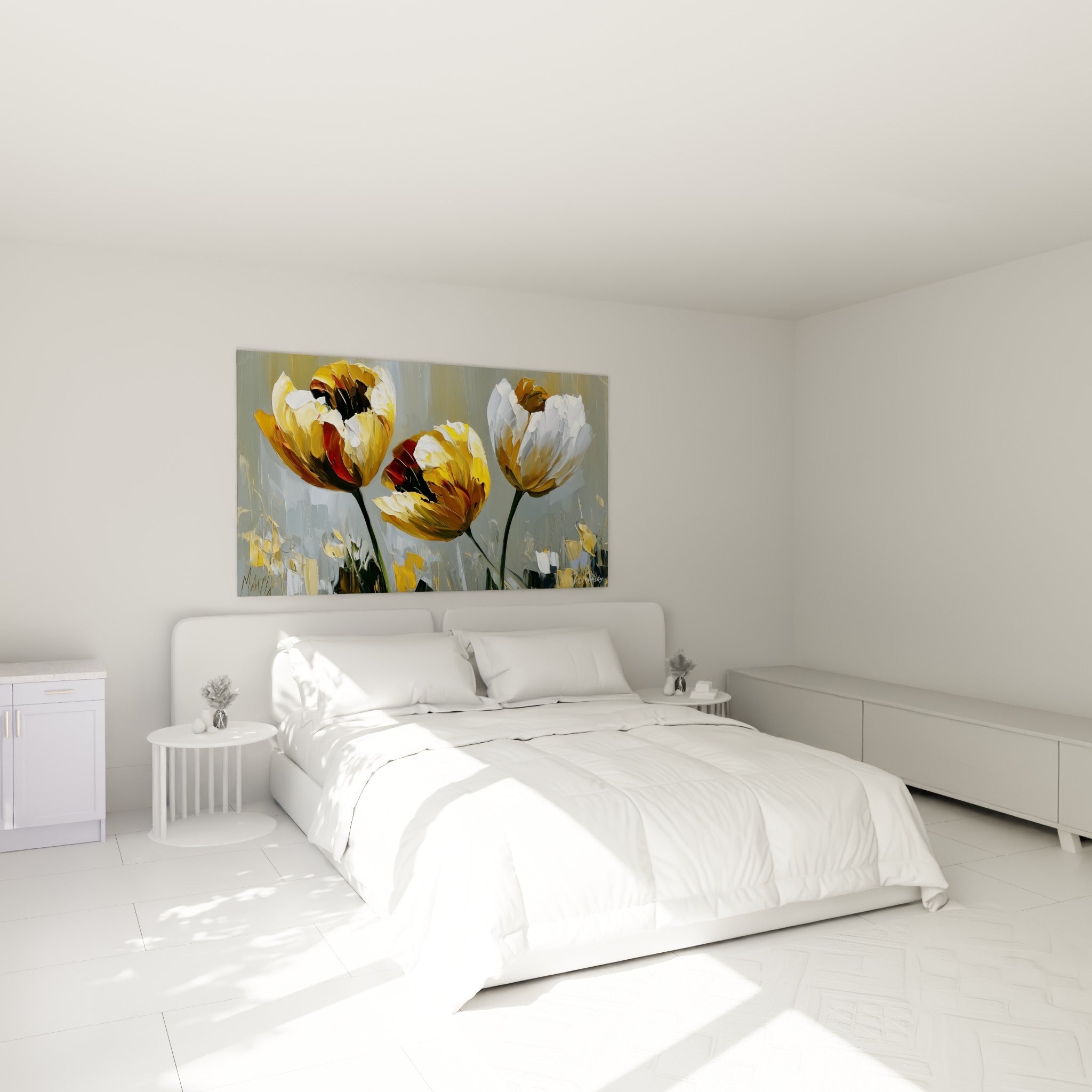 Tulipes dorées et blanches aux reflets empâtés, accrochées au-dessus d'un lit dans une chambre claire