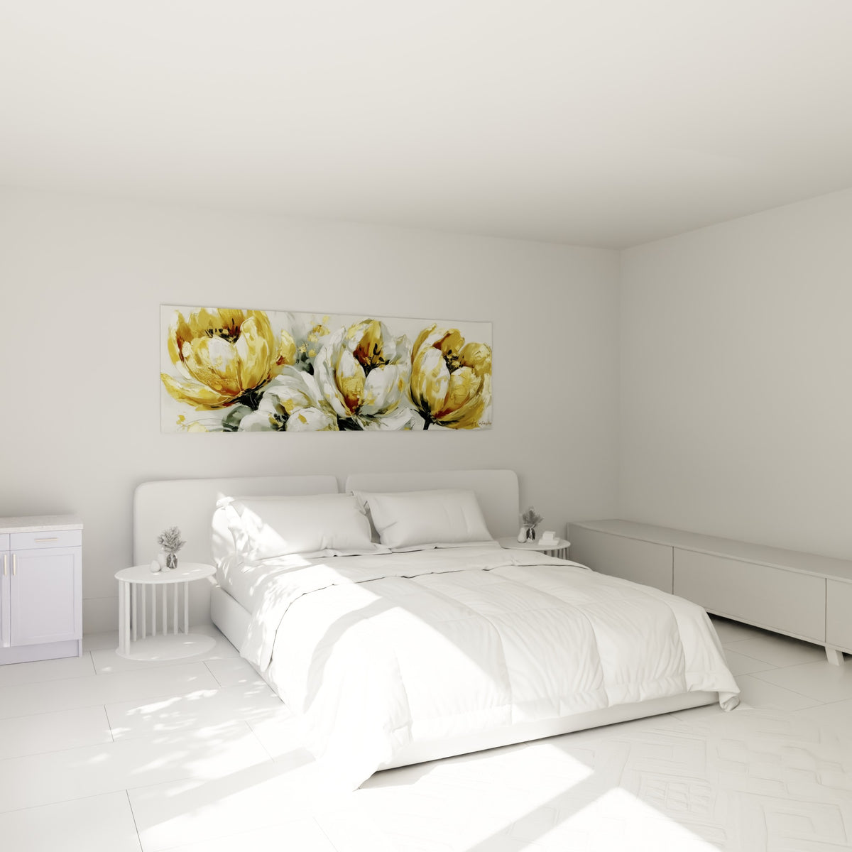 Bouquet de tulipes dorées et blanches épanouies, accroché au-dessus d'un lit dans une chambre claire