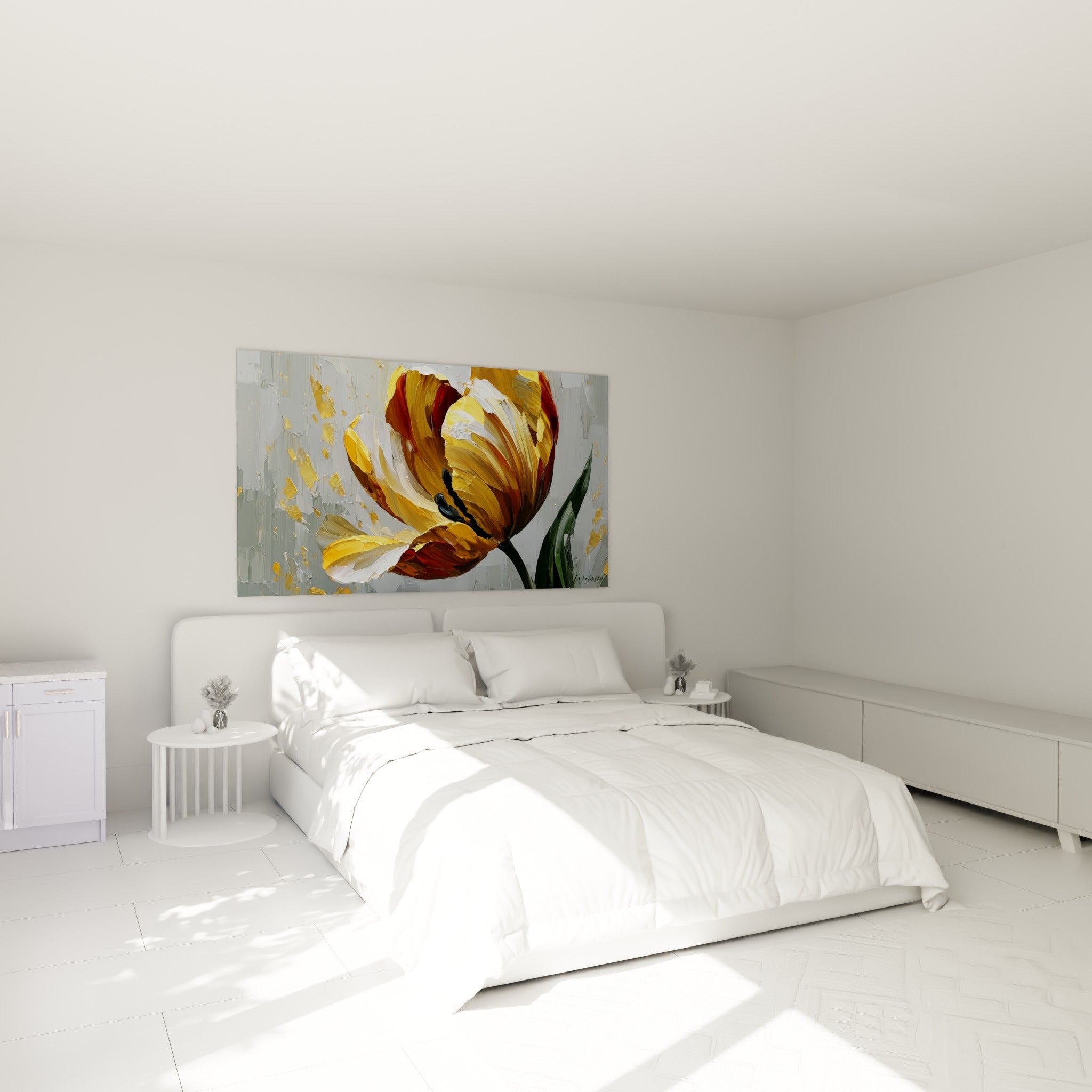 Pétales dorés et bordeaux de la tulipe accrochés au-dessus d'un lit dans une chambre claire
