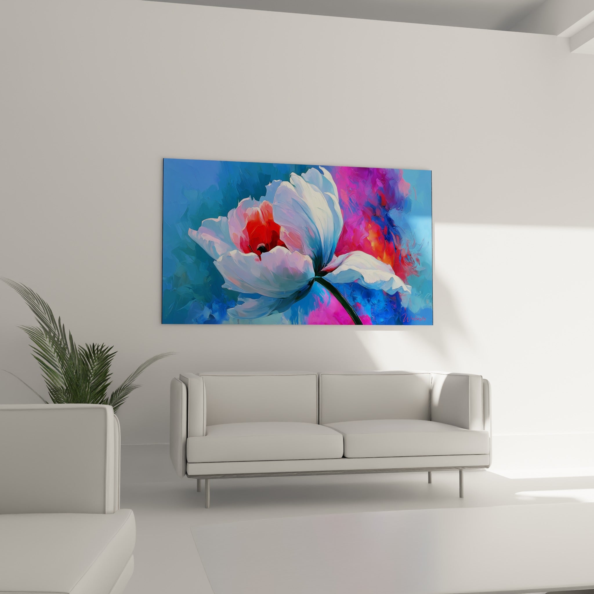 Fleur blanche et bleue aux textures épaisses suspendue au-dessus d'un canapé dans un salon lumineux
