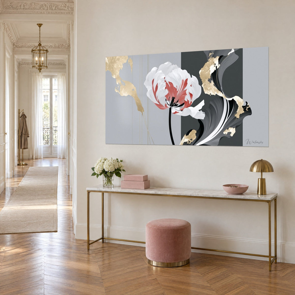 Tableau fleur nacrée striée de rouge corail, ruban noir et blanc ondulant, touches de feuille d'or, vue de trois-quarts au-dessus d'une console haussmannienne