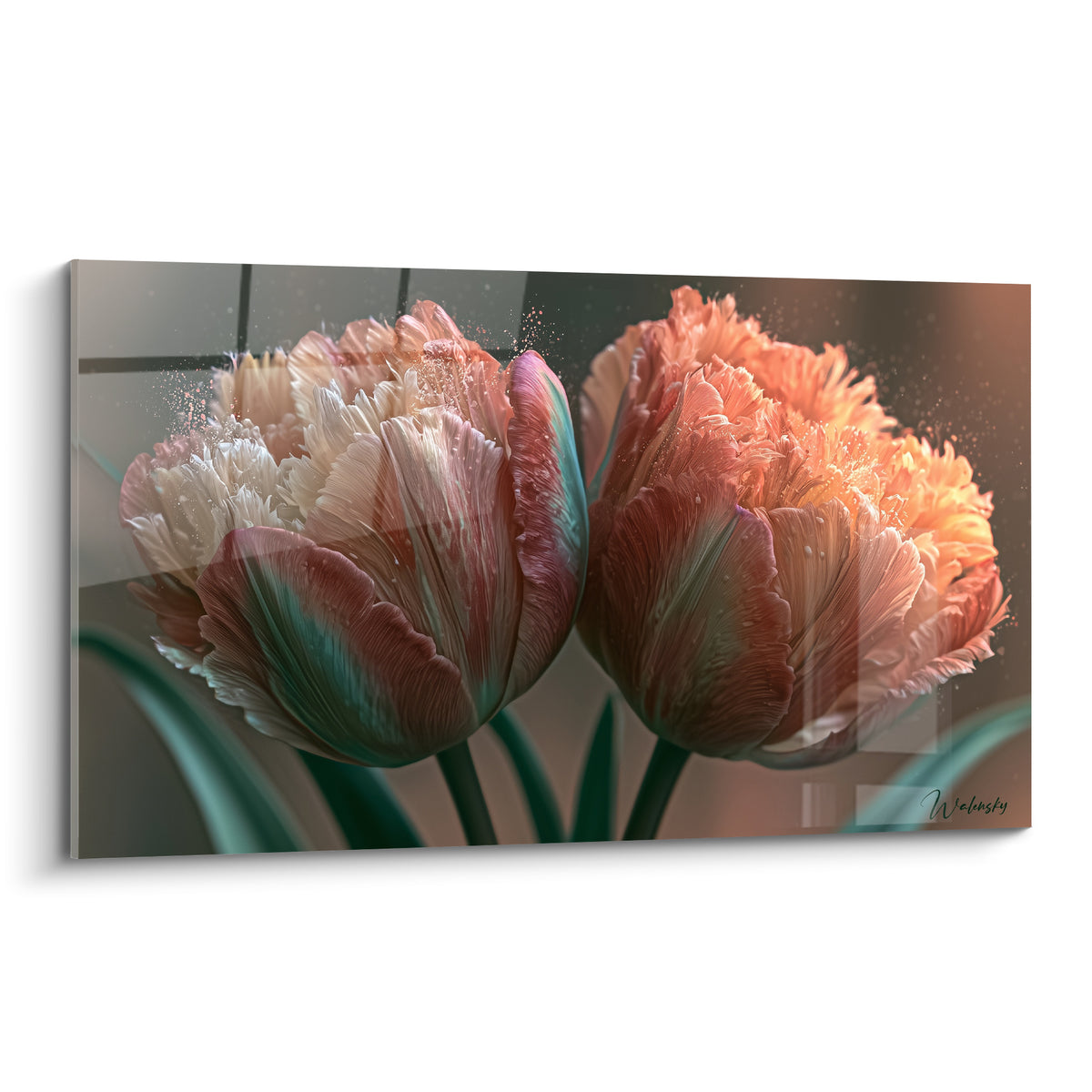 Tulipes corail et émeraude aux pétales éclatés de lumière, composition florale raffinée sur fond anthracite