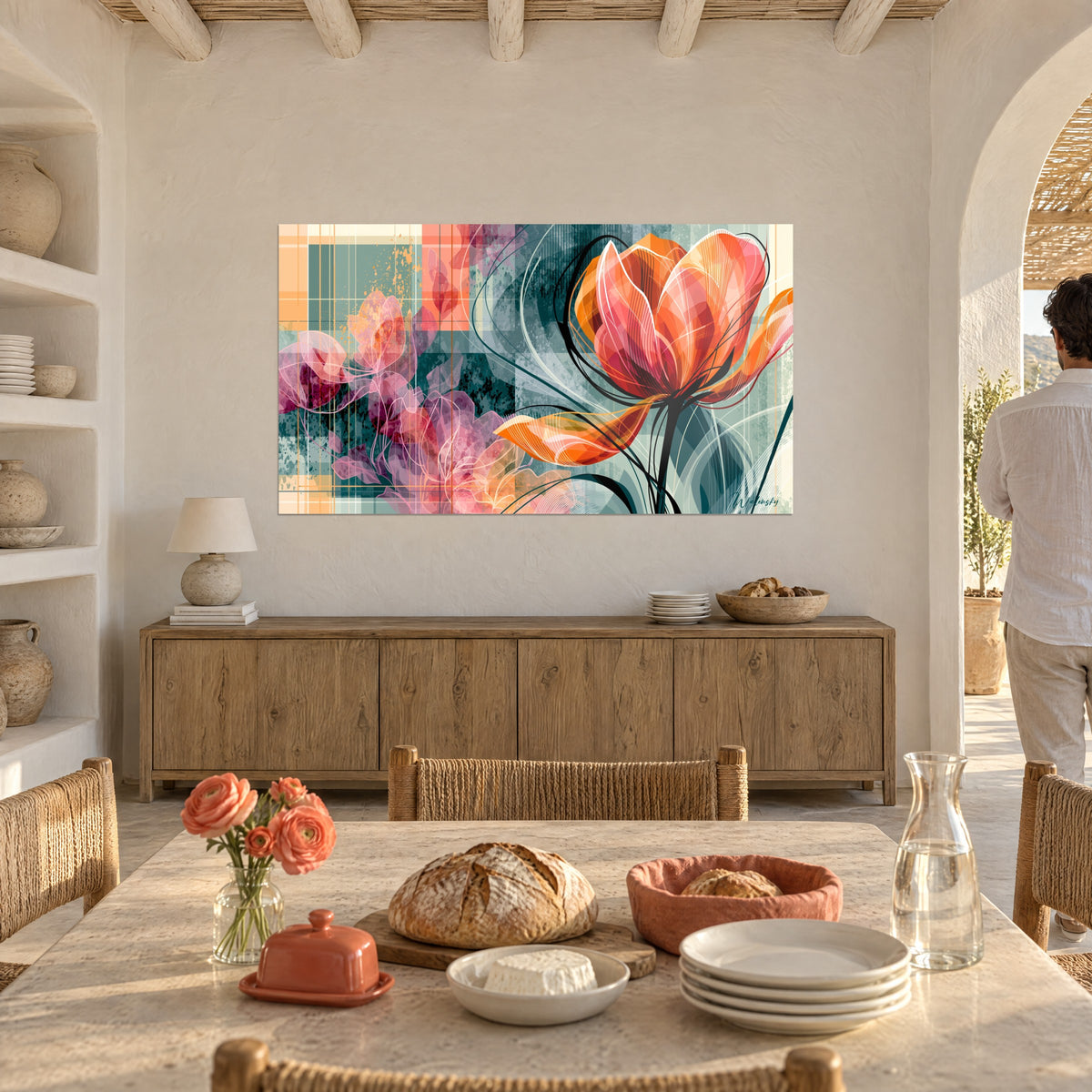 Tableau bouton floral orange translucide et fleurs violettes en filigrane, dans une salle à manger ensoleillée, un homme debout de dos