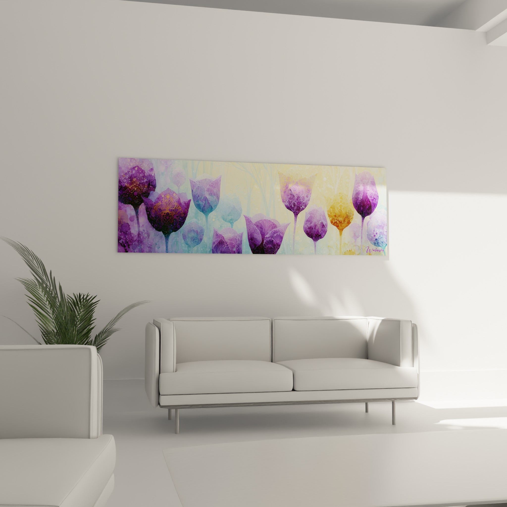Corolles violettes et jaune doré ornées de dentelle florale au-dessus d'un canapé dans un salon lumineux