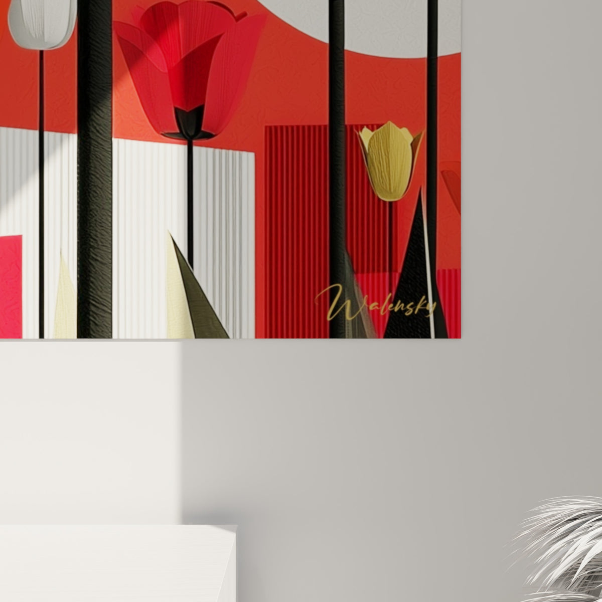 Détail des stries rouges et de la texture dorée d'une tulipe, contraste net entre les tiges noires et le fond
