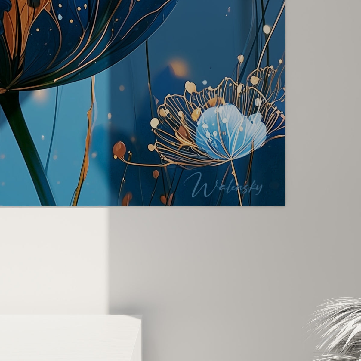 Filaments dorés et coulures bleu marine visibles de près sur les pétales translucides de la tulipe
