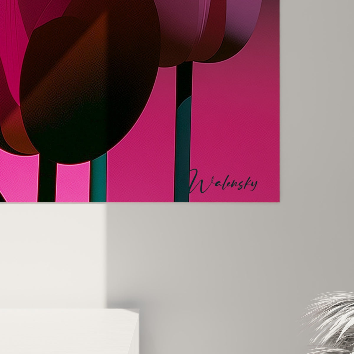 Détail des pétales fuchsia et des tiges noires révélant la texture lisse et les transparences colorées de l'impression