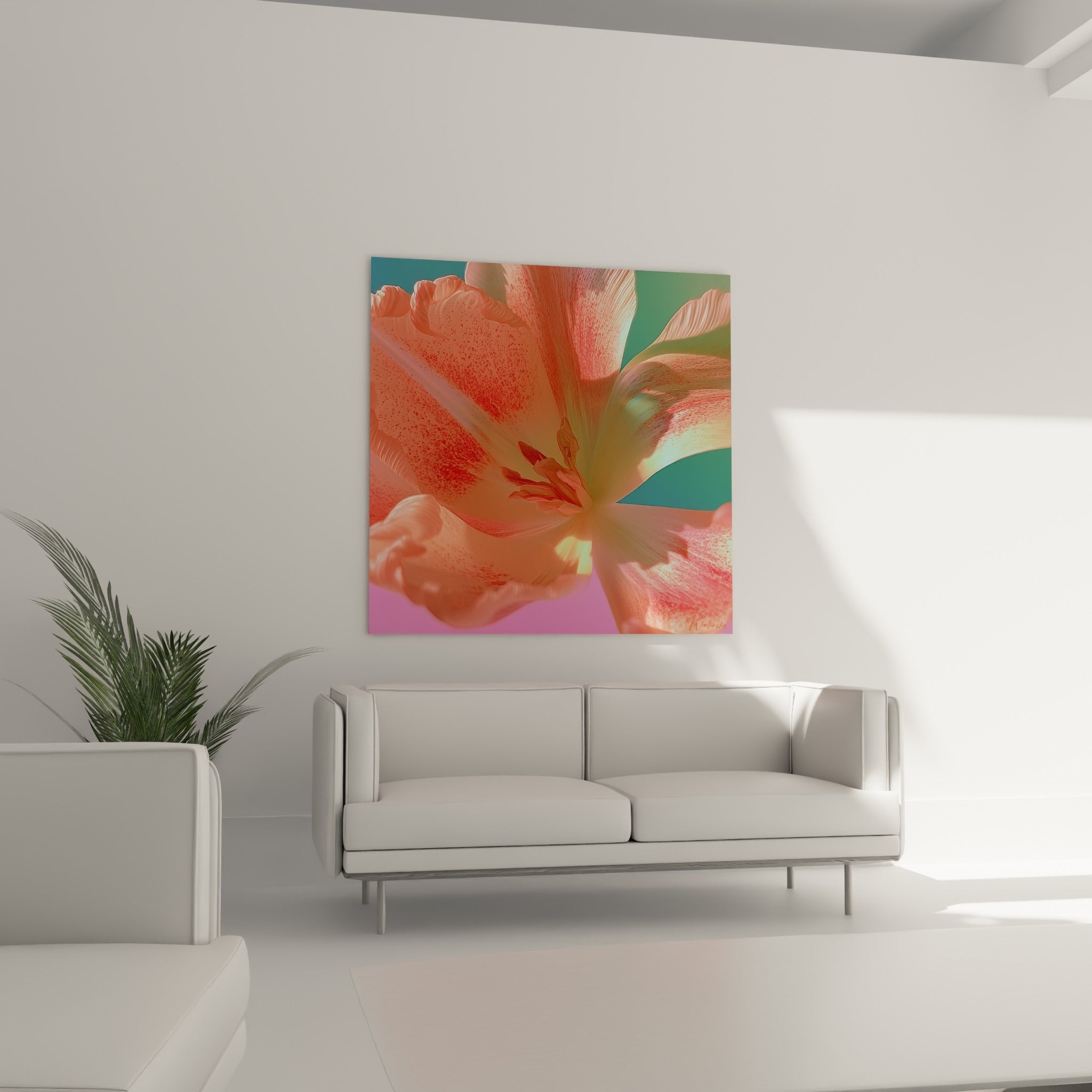 Cœur de tulipe rose et doré aux nuances translucides au-dessus d'un canapé dans un salon lumineux
