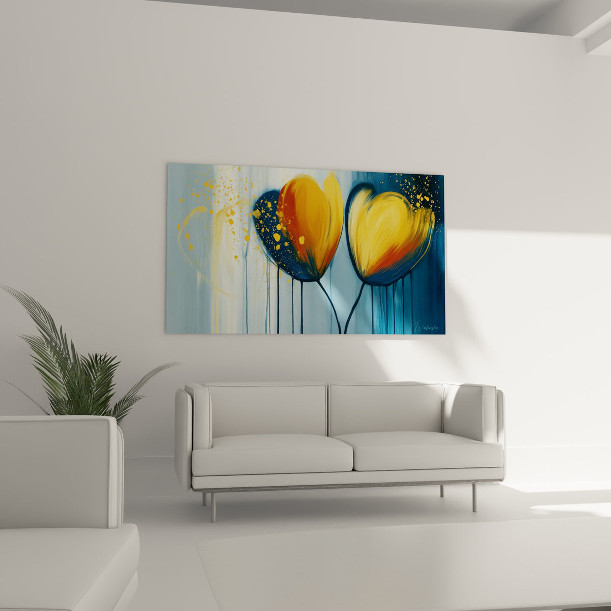 Fleurs dorées et bleu pétrole en larges touches picturales dominent un salon lumineux et aéré.