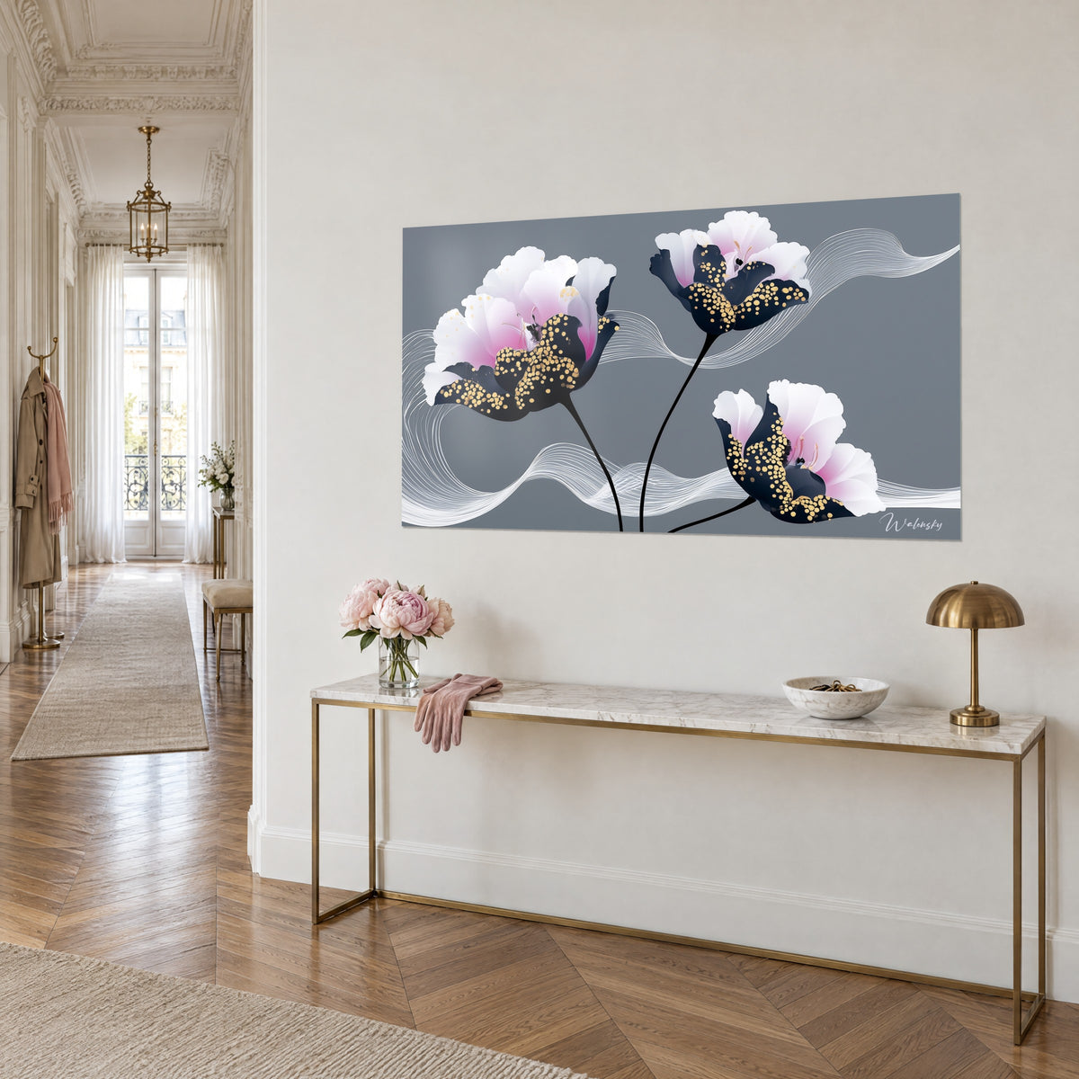 Tableau fleurs noir et or aux corolles blanches et roses, trois tiges fines sur gris, vu de trois-quarts, console dorée haussmannienne
