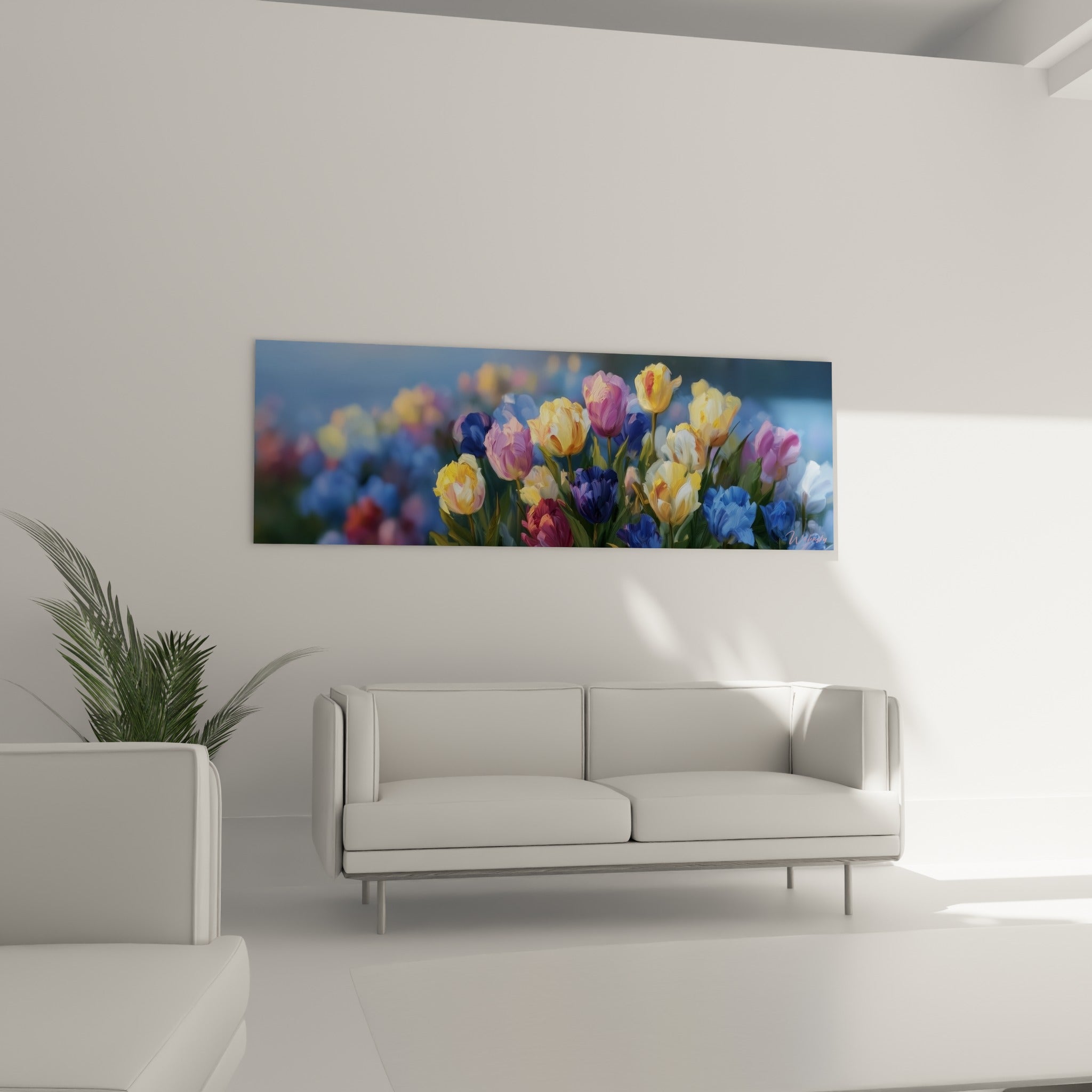Fleurs de tulipes violettes et dorées au-dessus d'un canapé dans un salon lumineux