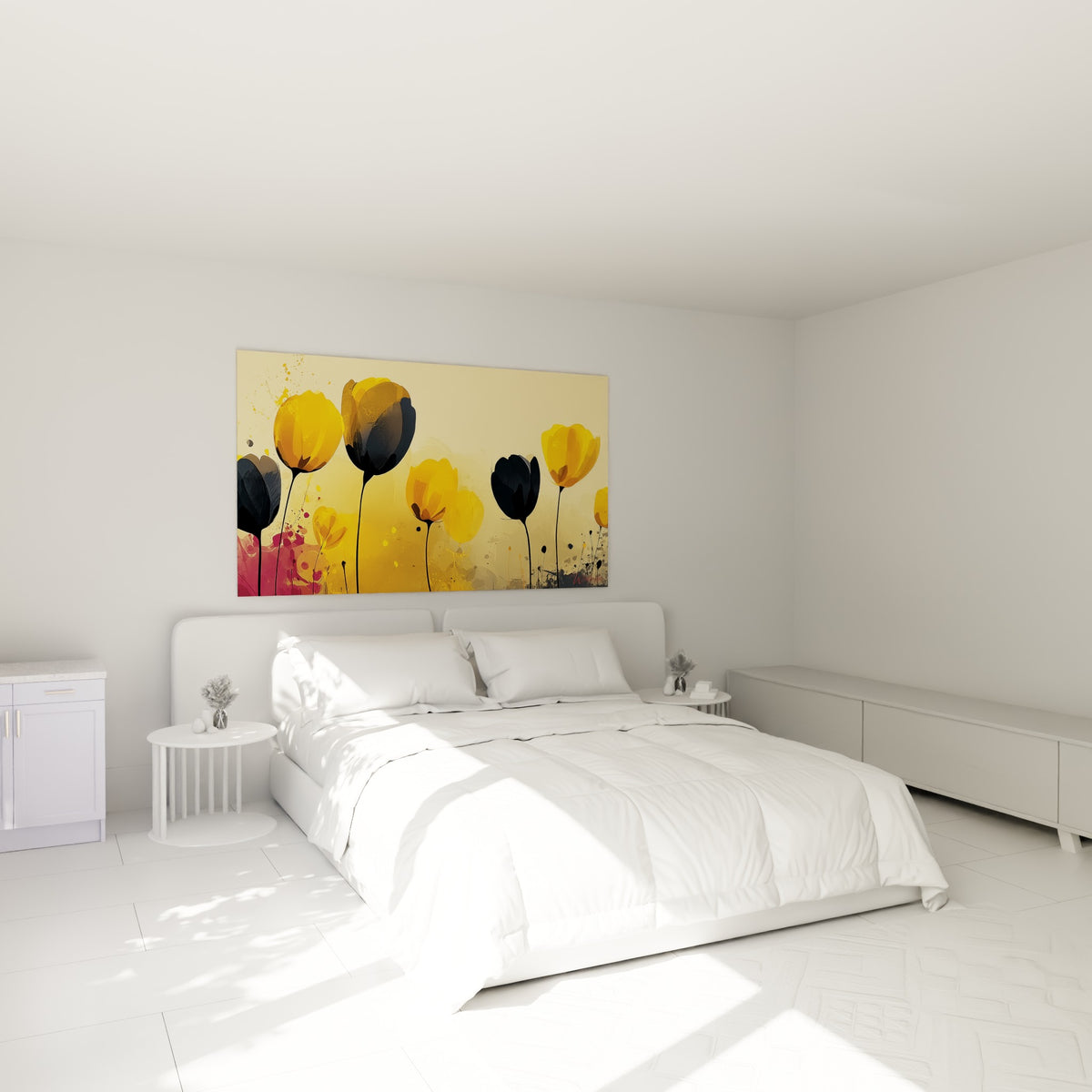 Silhouettes de tulipes dorées et noires accrochées au-dessus d'un lit dans une chambre claire