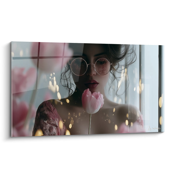 Tableau Femme rose et grise aux lunettes rondes - Portrait aux reflets dorés - Edition Tulipe