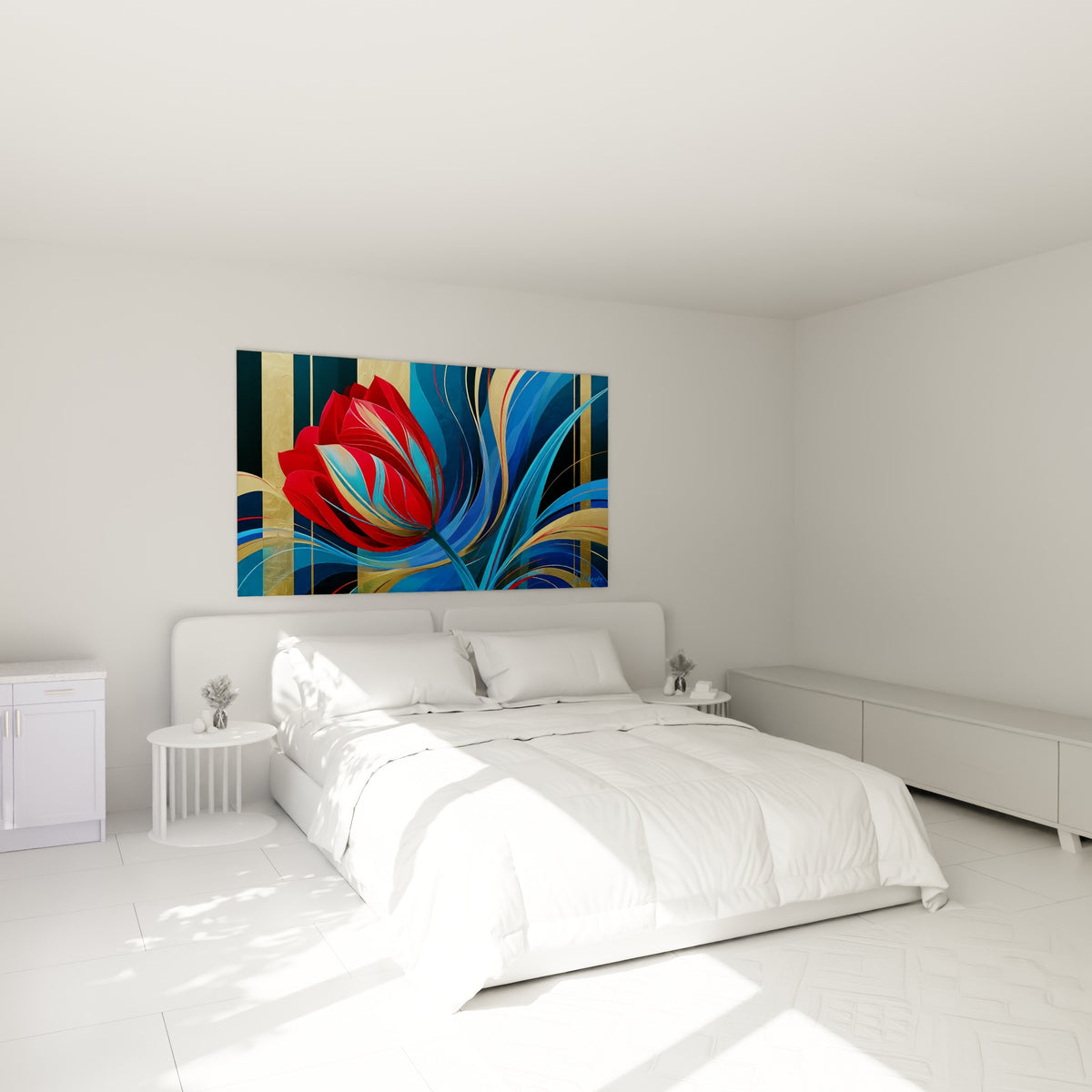 Pétales rouges et volutes bleues de la Tulipe surplombent un lit dans une chambre claire