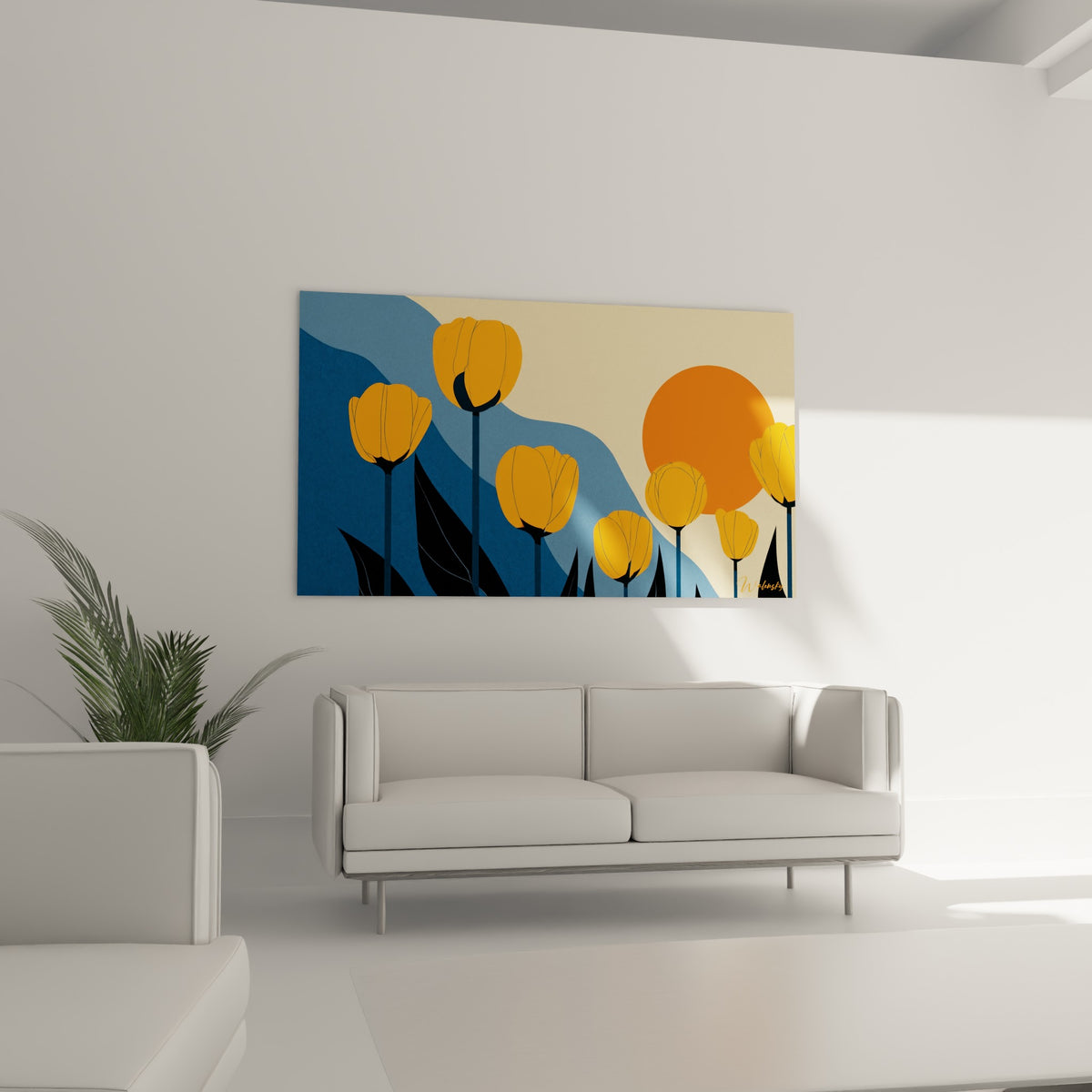 Sept tulipes orange sur fond bleu marine et crème doré, disposées au-dessus d'un canapé dans un salon lumineux