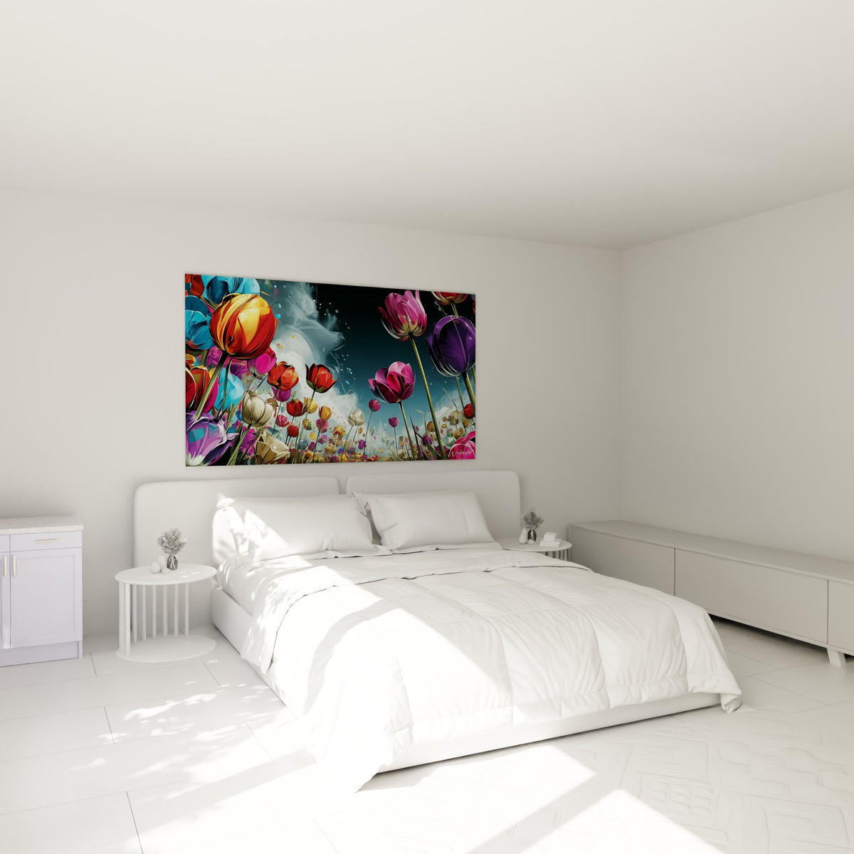 Corolles violettes et roses de tulipes en contre-plongée, accrochées au-dessus d'un lit dans une chambre claire